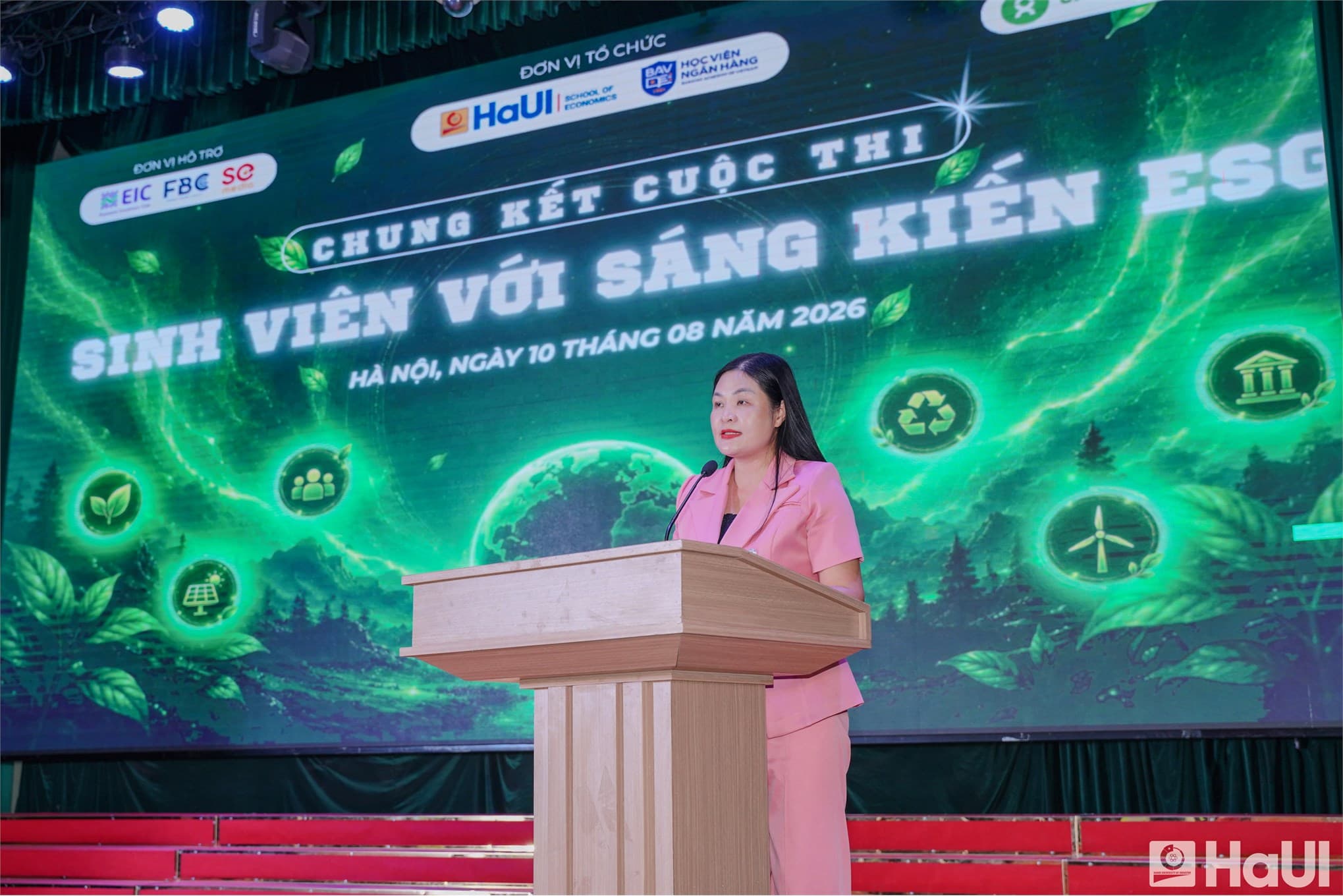 TS. Trương Thanh Hằng - Phó Hiệu trưởng Trường Kinh tế, Đại học Công nghiệp Hà Nội phát biểu tại chương trình