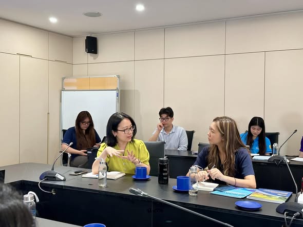 Trao đổi giữa Oxfam và HaUI trong khuôn khổ dự án Fair Finance Asia