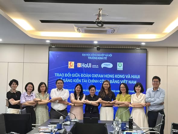 Trao đổi giữa Oxfam và HaUI trong khuôn khổ dự án Fair Finance Asia