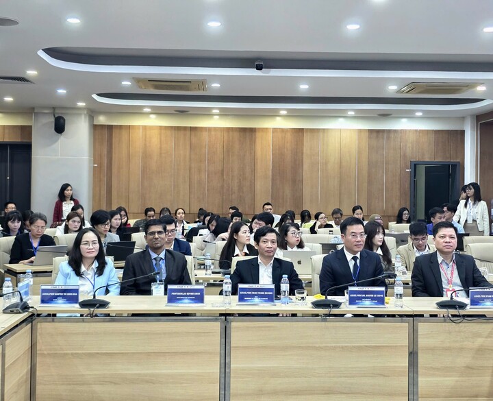 Các đại biểu dự hội thảo.