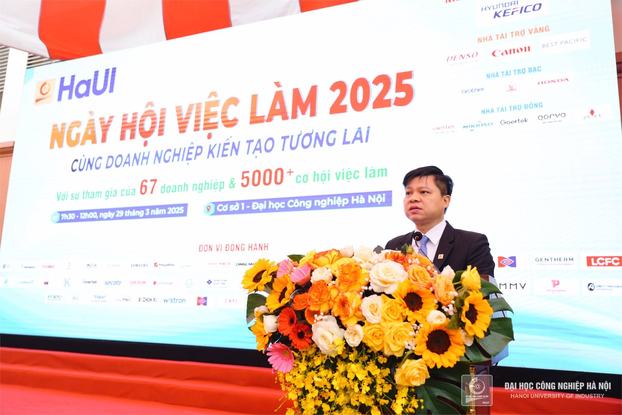 Ngày hội việc làm HaUI: Doanh nghiệp `săn đón` nhân lực chất lượng cao