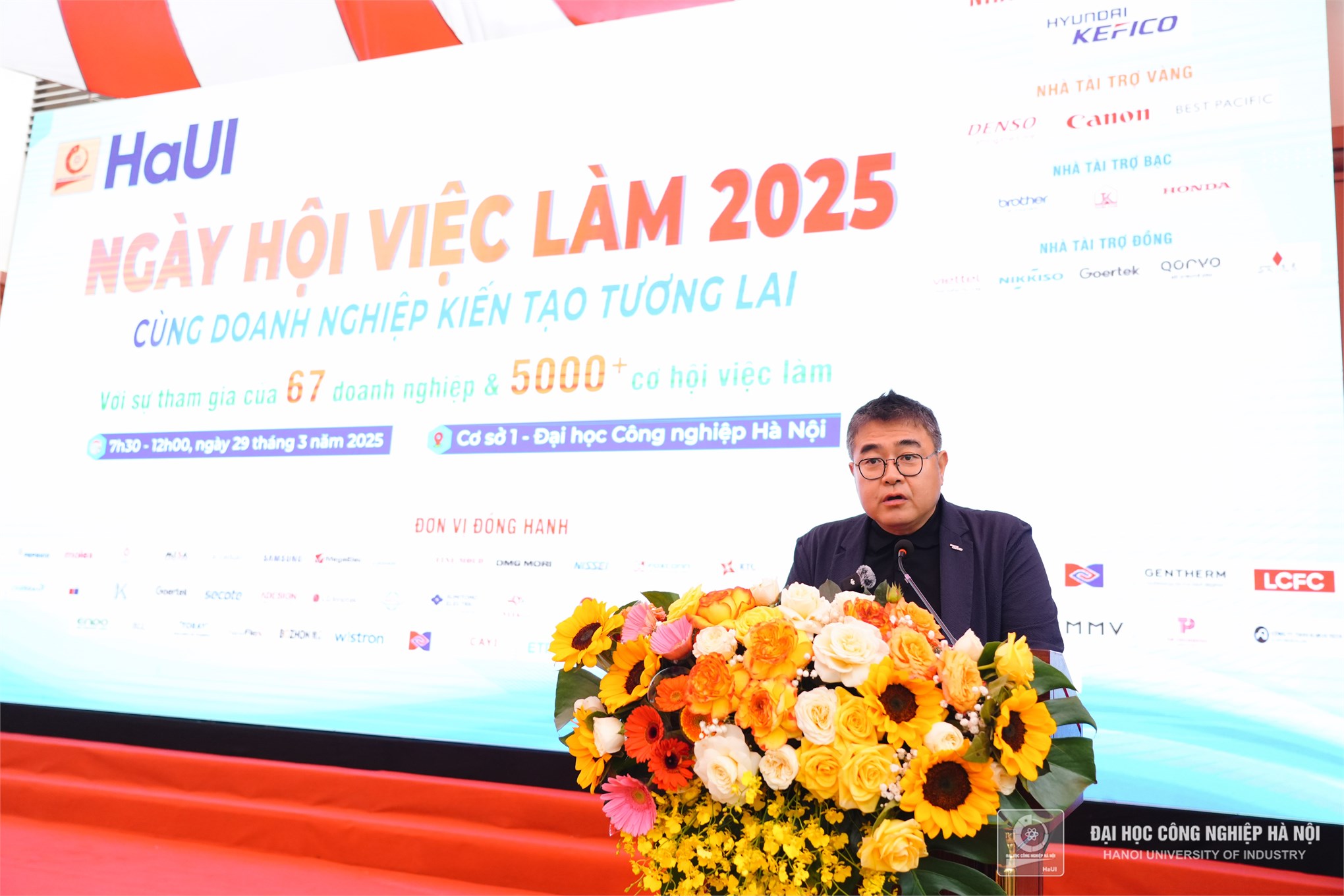 Ngày hội việc làm HaUI: Doanh nghiệp `săn đón` nhân lực chất lượng cao