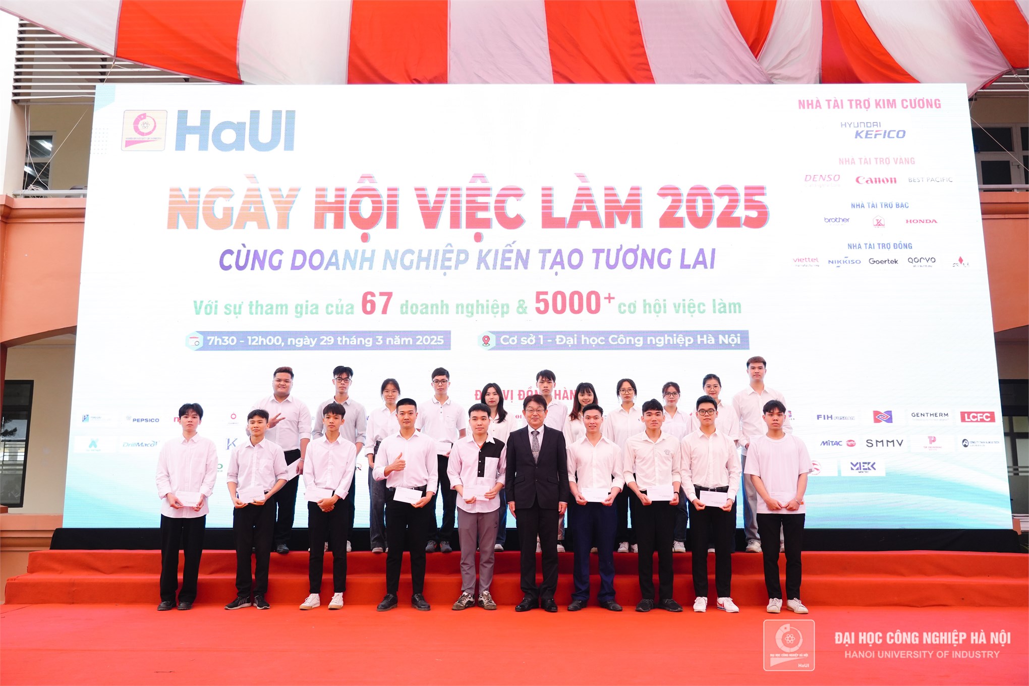 Ngày hội việc làm HaUI: Doanh nghiệp `săn đón` nhân lực chất lượng cao