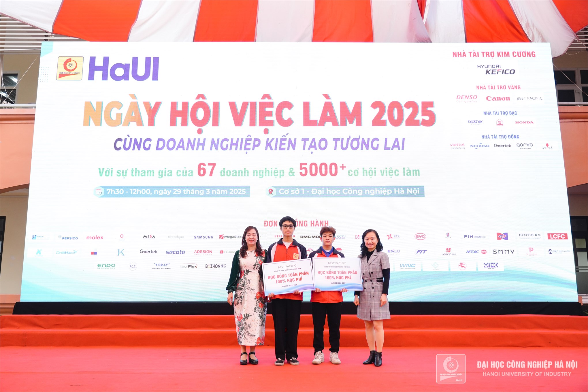 Ngày hội việc làm HaUI: Doanh nghiệp `săn đón` nhân lực chất lượng cao