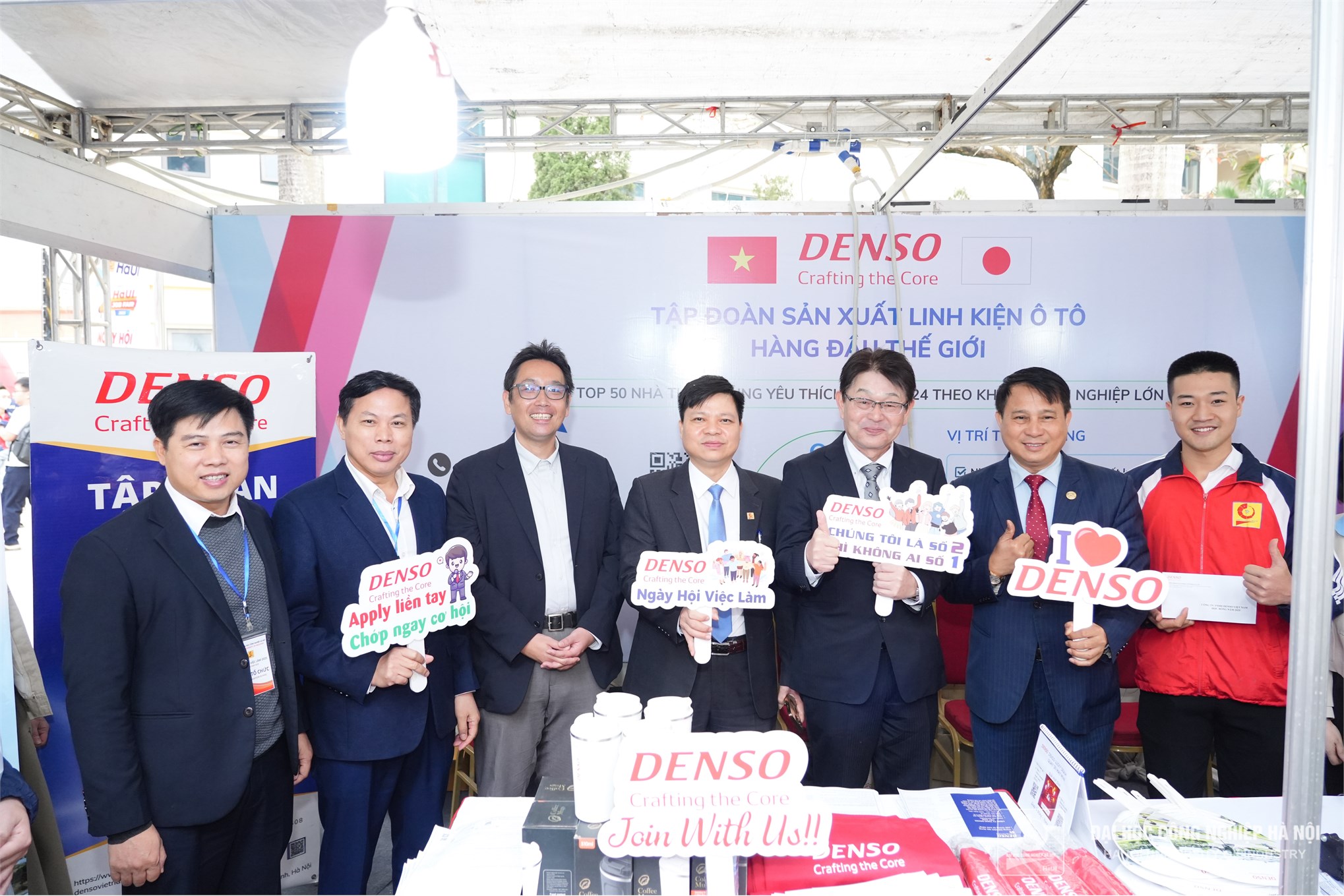 Ngày hội việc làm HaUI: Doanh nghiệp `săn đón` nhân lực chất lượng cao