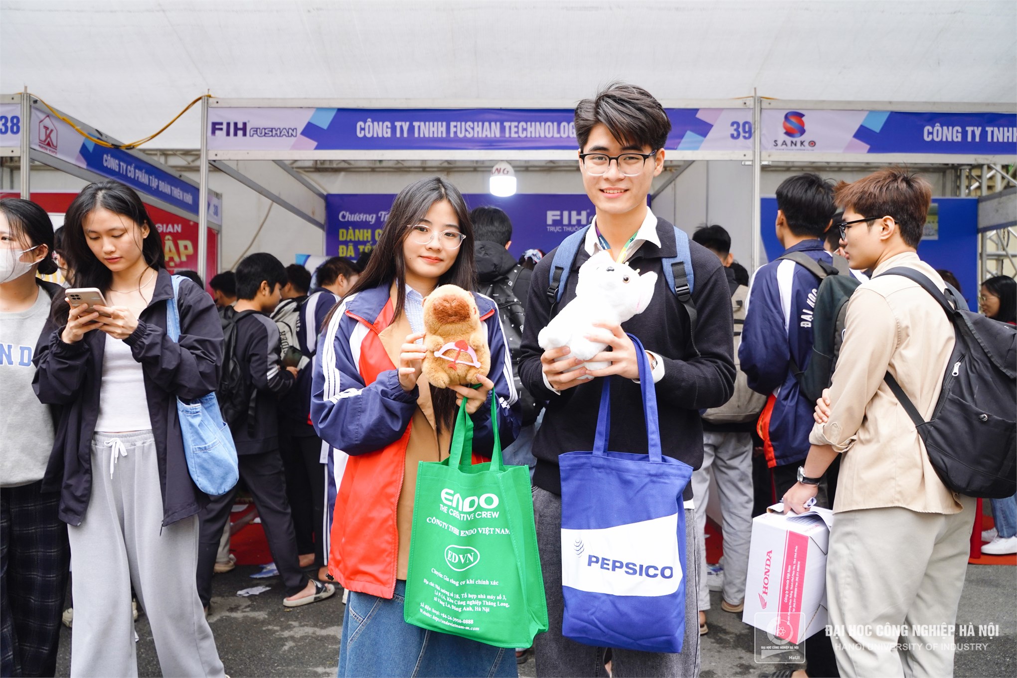 Ngày hội việc làm HaUI: Doanh nghiệp `săn đón` nhân lực chất lượng cao