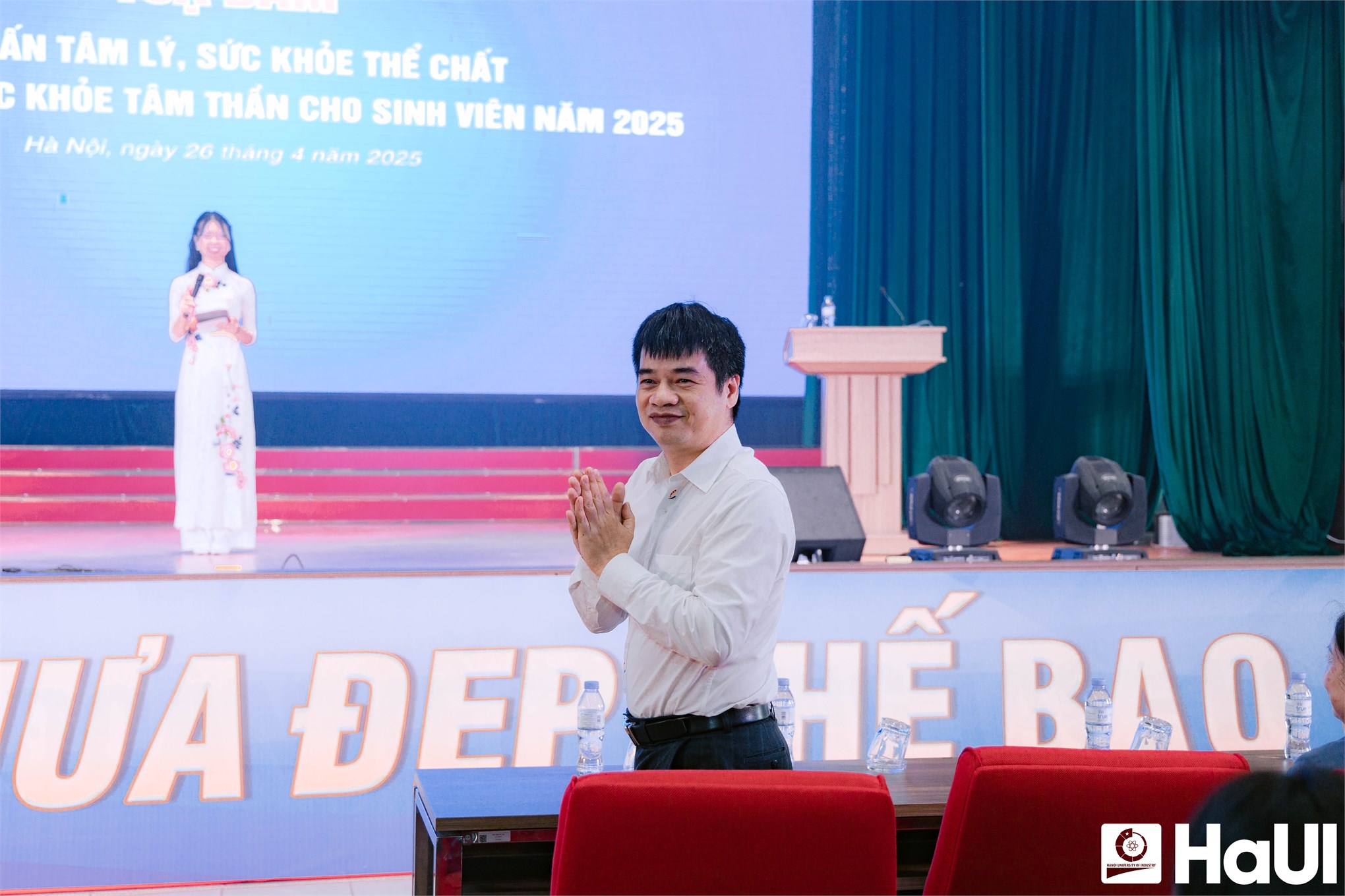 Chuyên gia `Cửa sổ tình yêu` đồng hành cùng sinh viên trong chăm sóc sức khỏe tâm thần 2025