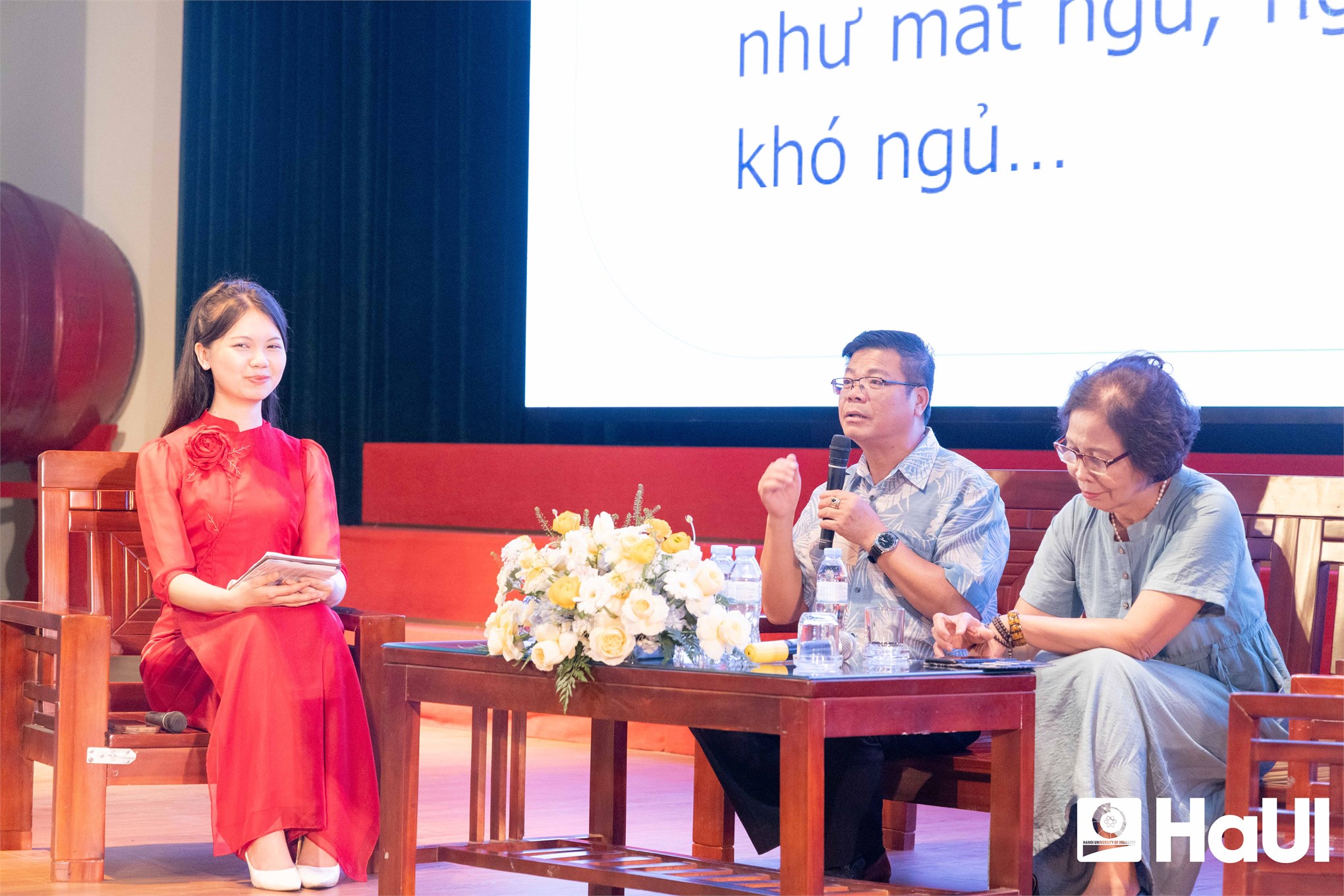Chuyên gia `Cửa sổ tình yêu` đồng hành cùng sinh viên trong chăm sóc sức khỏe tâm thần 2025