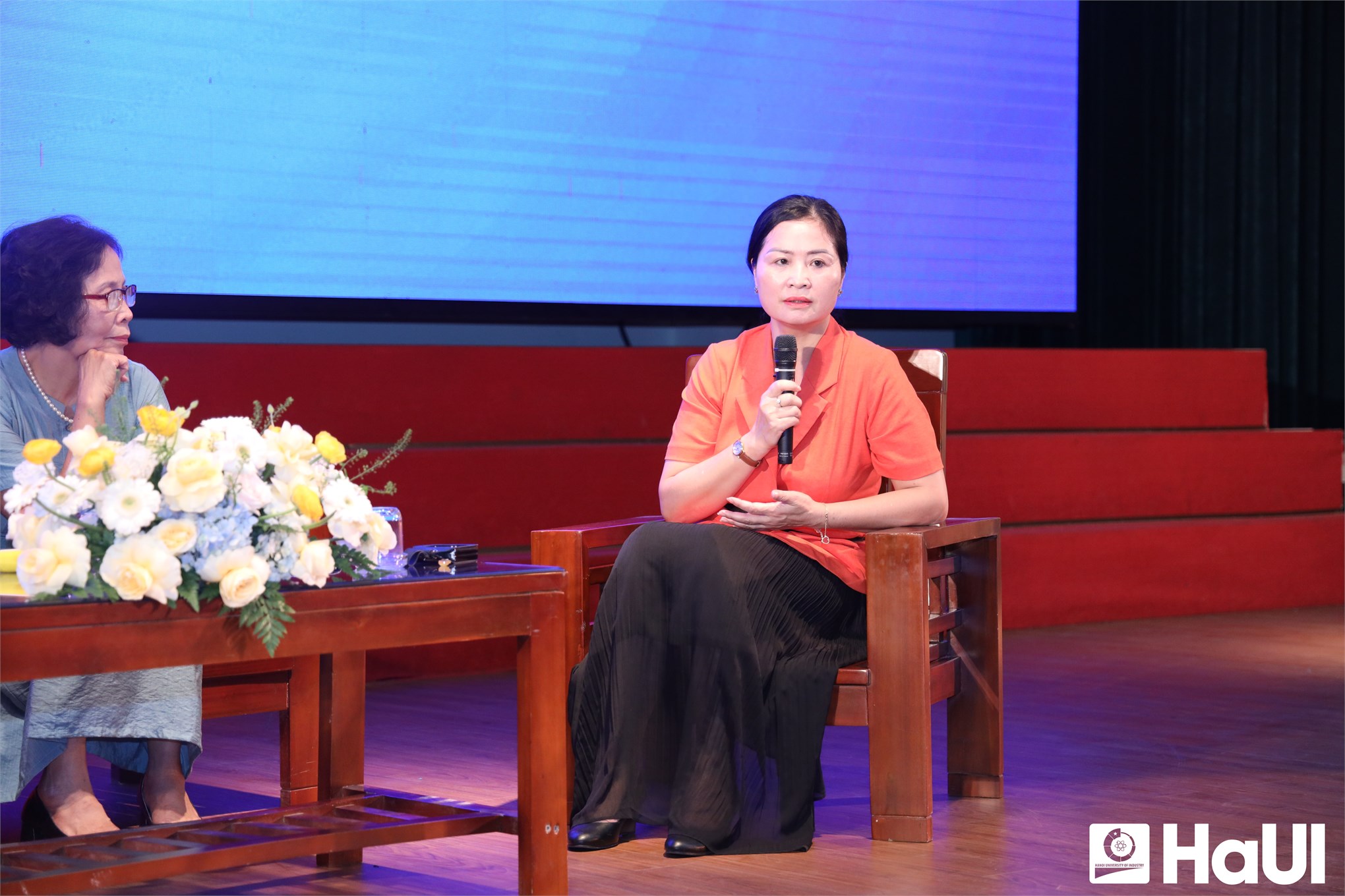 Chuyên gia `Cửa sổ tình yêu` đồng hành cùng sinh viên trong chăm sóc sức khỏe tâm thần 2025