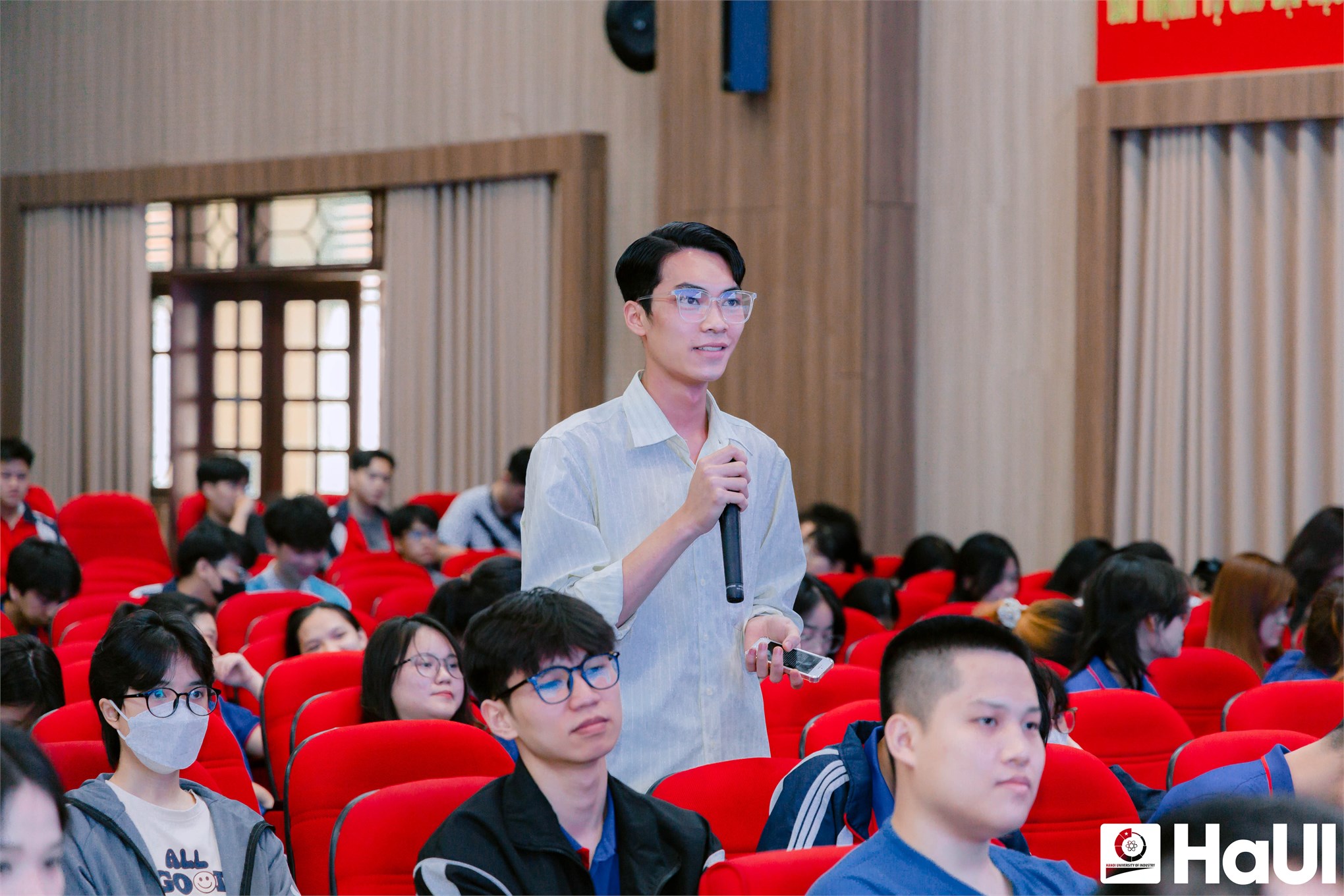 Chuyên gia `Cửa sổ tình yêu` đồng hành cùng sinh viên trong chăm sóc sức khỏe tâm thần 2025