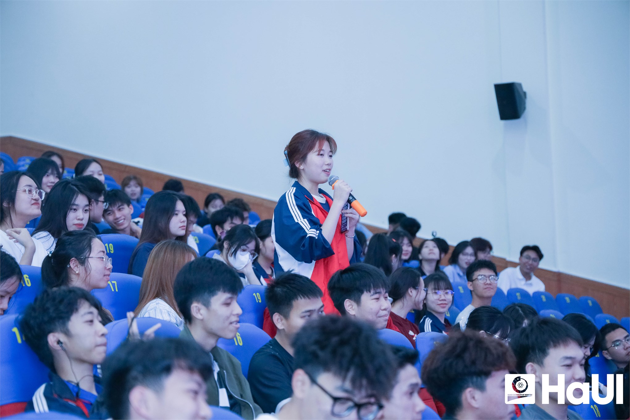 Chuyên gia `Cửa sổ tình yêu` đồng hành cùng sinh viên trong chăm sóc sức khỏe tâm thần 2025