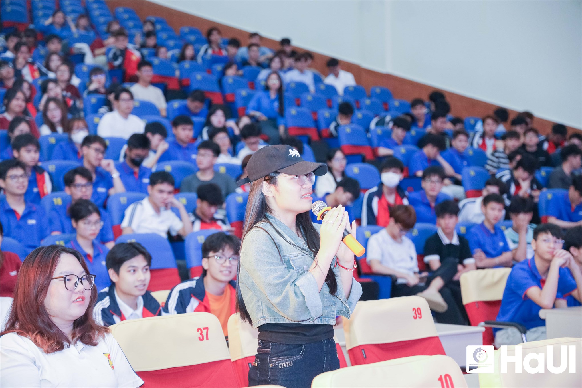 Chuyên gia `Cửa sổ tình yêu` đồng hành cùng sinh viên trong chăm sóc sức khỏe tâm thần 2025