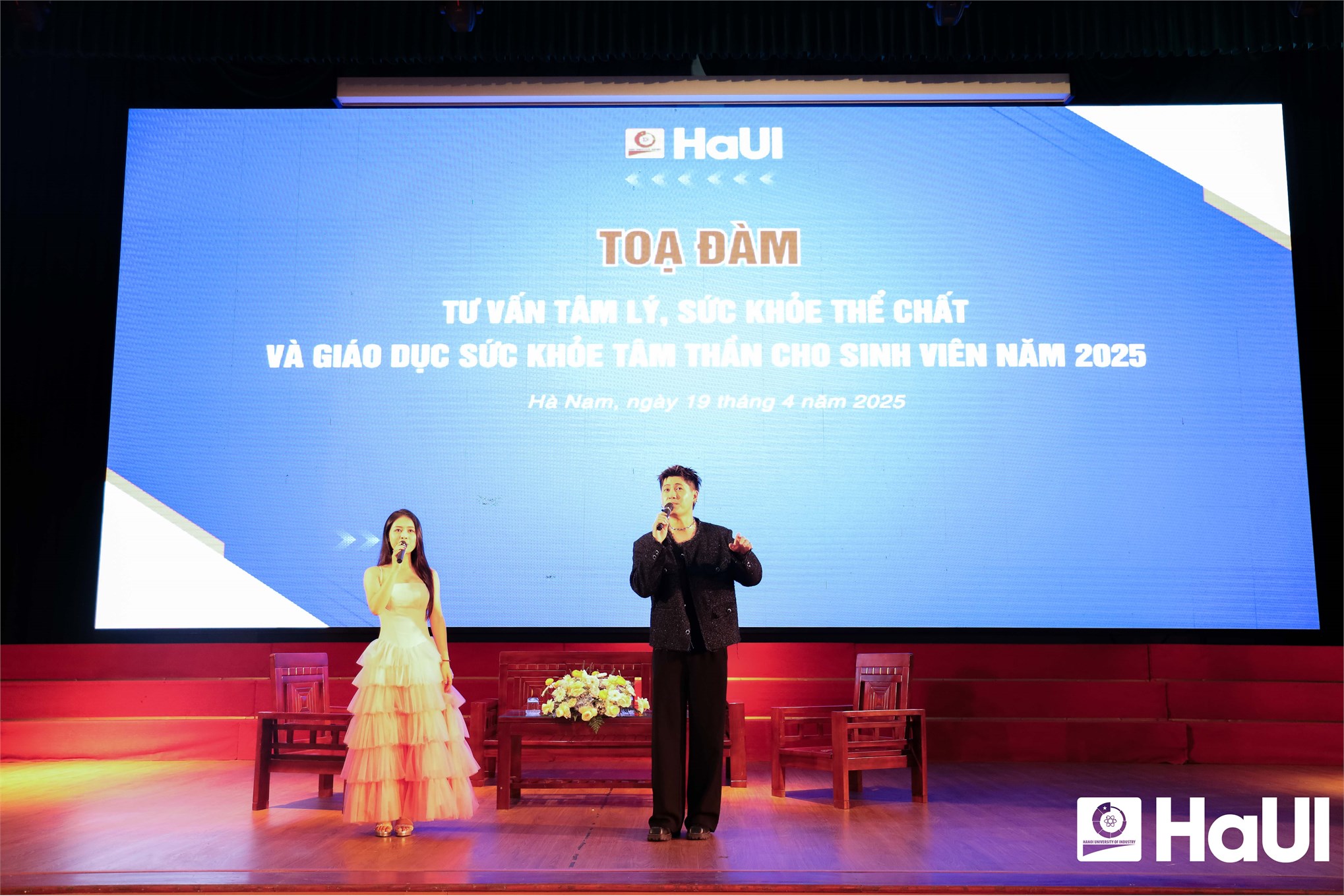 Chuyên gia `Cửa sổ tình yêu` đồng hành cùng sinh viên trong chăm sóc sức khỏe tâm thần 2025