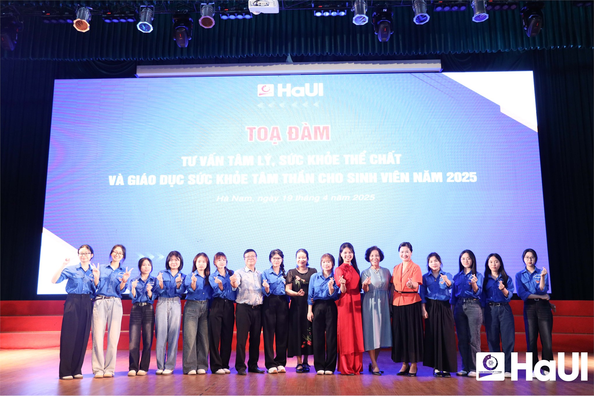 Chuyên gia `Cửa sổ tình yêu` đồng hành cùng sinh viên trong chăm sóc sức khỏe tâm thần 2025