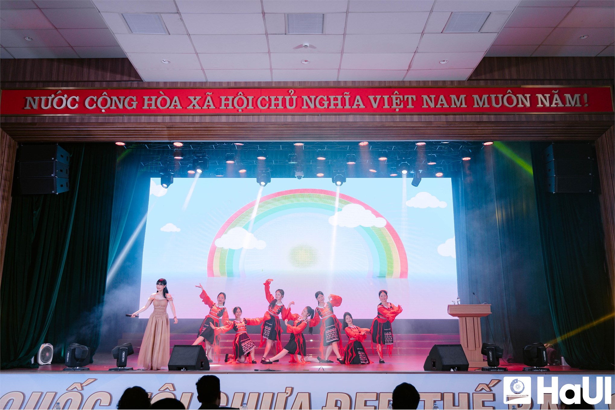 Chuyên gia `Cửa sổ tình yêu` đồng hành cùng sinh viên trong chăm sóc sức khỏe tâm thần 2025