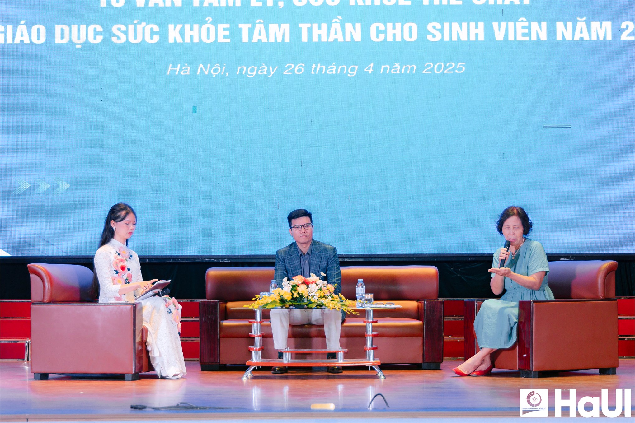 Chuyên gia `Cửa sổ tình yêu` đồng hành cùng sinh viên trong chăm sóc sức khỏe tâm thần 2025