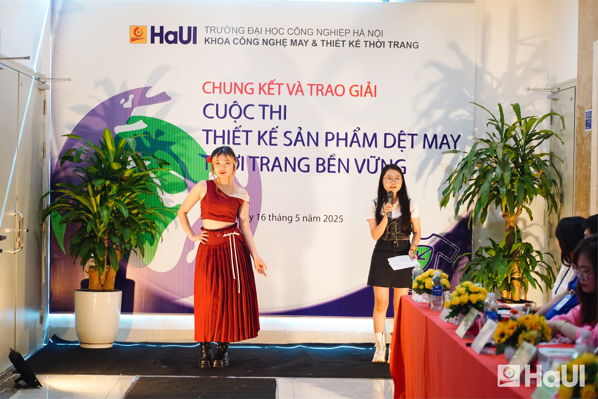 Sáng tạo, trách nhiệm cộng đồng thấm đẫm và rực sáng trong các tác phẩm nghệ thuật tại `Sustainable Fashion Textile and Garment Design`