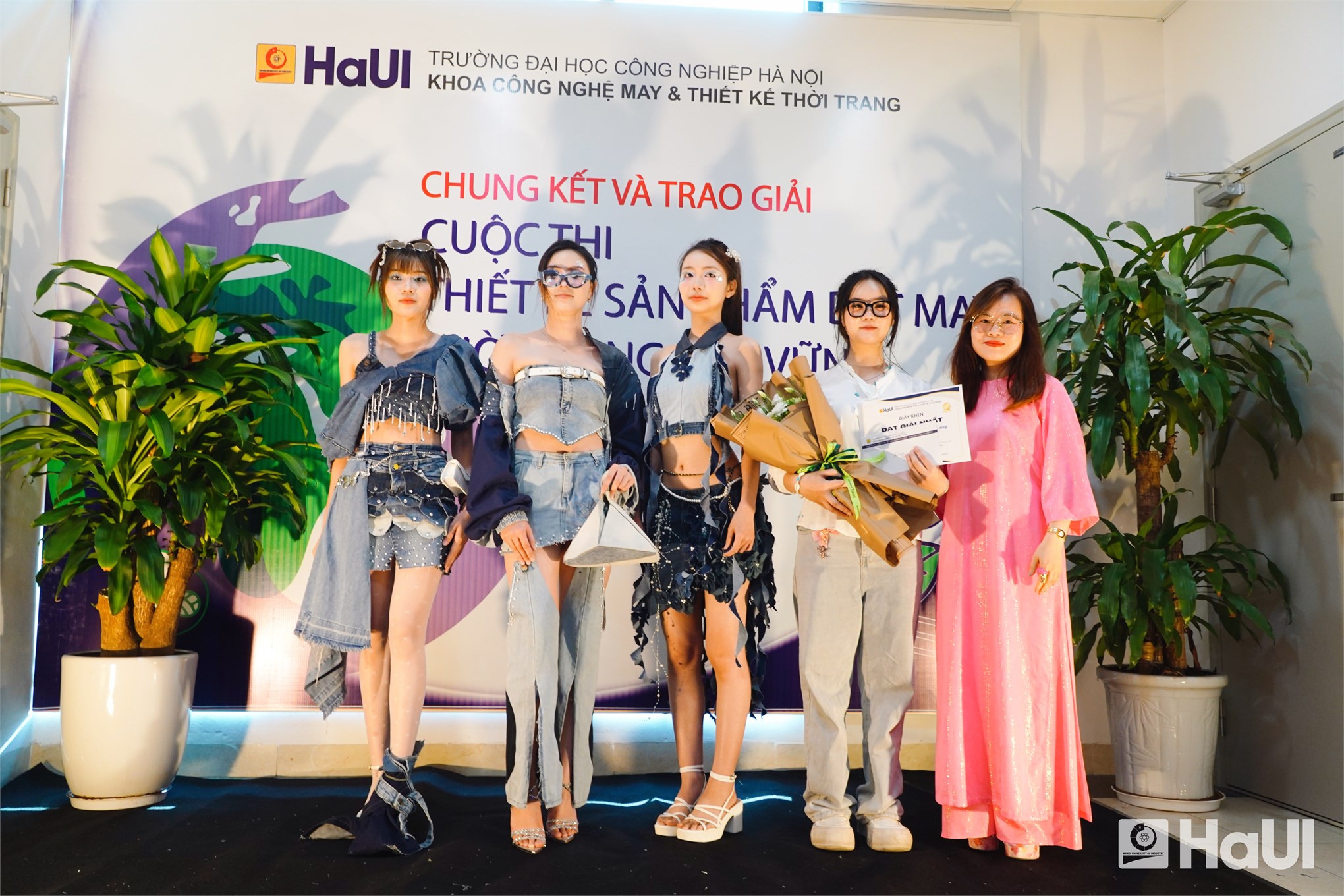 Sáng tạo, trách nhiệm cộng đồng thấm đẫm và rực sáng trong các tác phẩm nghệ thuật tại `Sustainable Fashion Textile and Garment Design`