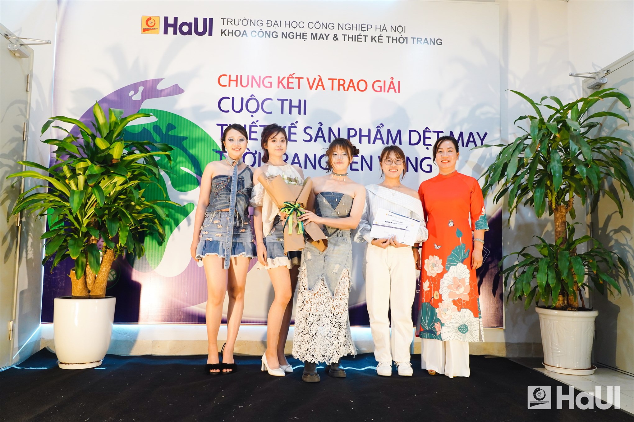 Sáng tạo, trách nhiệm cộng đồng thấm đẫm và rực sáng trong các tác phẩm nghệ thuật tại `Sustainable Fashion Textile and Garment Design`