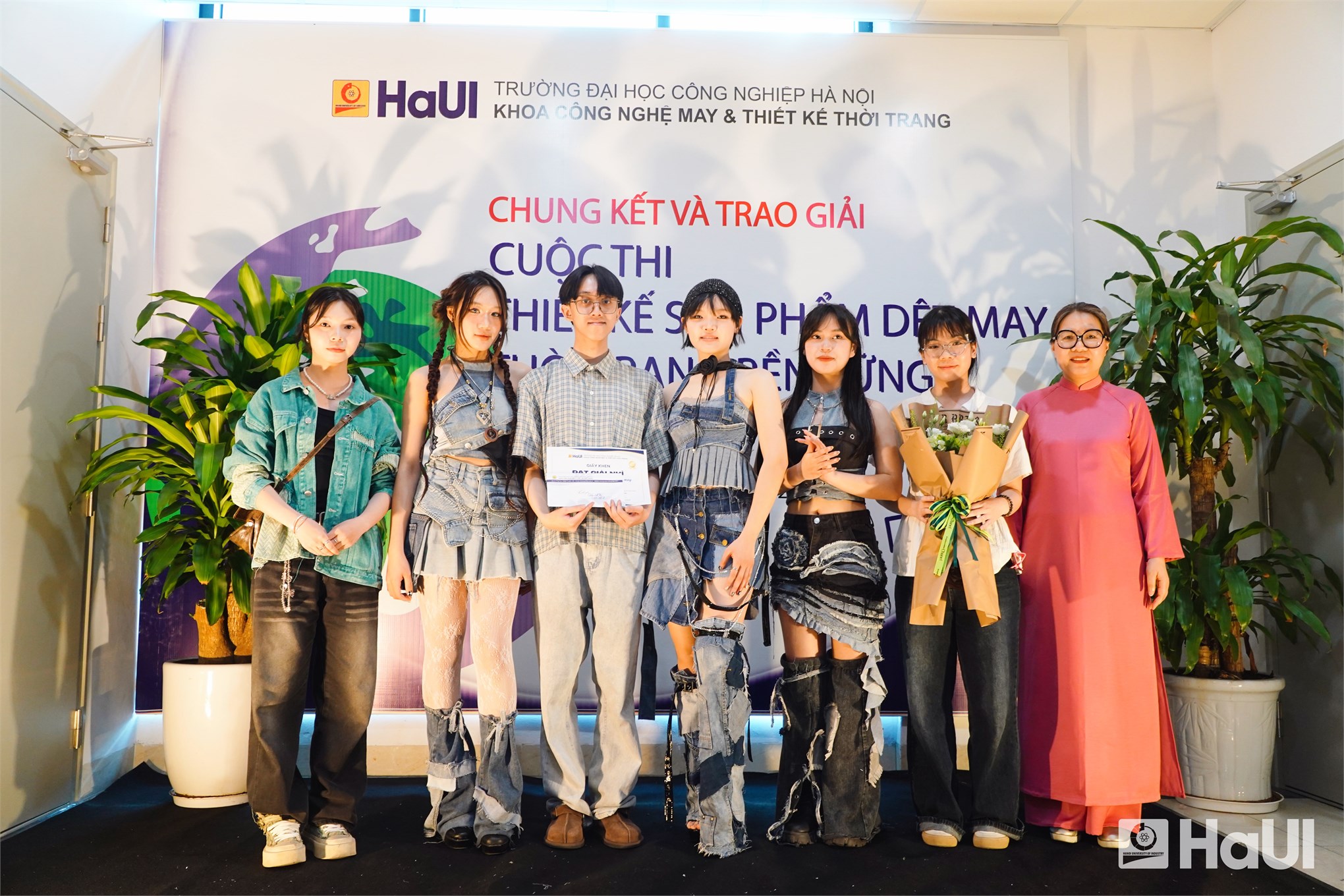 Sáng tạo, trách nhiệm cộng đồng thấm đẫm và rực sáng trong các tác phẩm nghệ thuật tại `Sustainable Fashion Textile and Garment Design`