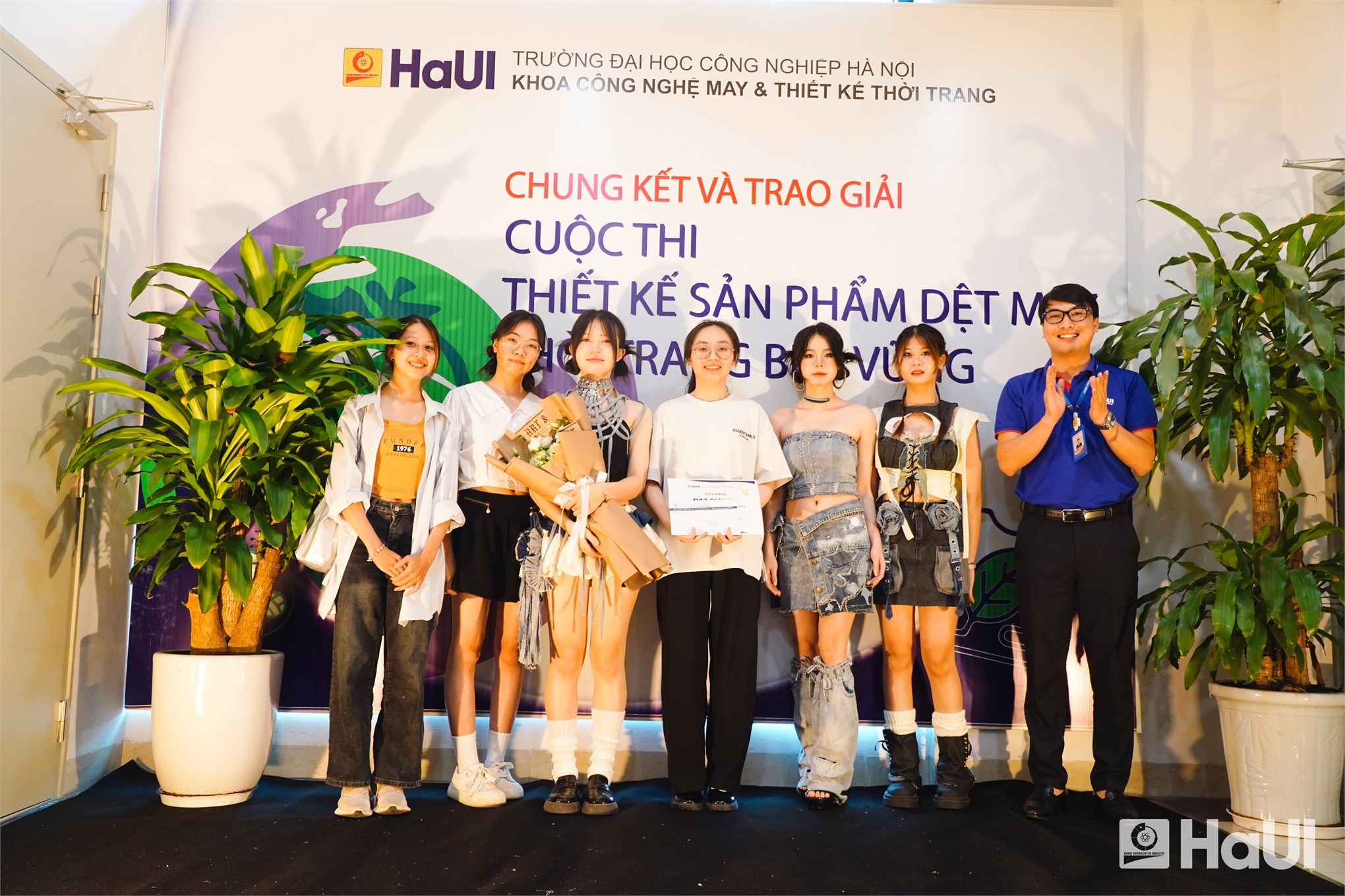 Sáng tạo, trách nhiệm cộng đồng thấm đẫm và rực sáng trong các tác phẩm nghệ thuật tại `Sustainable Fashion Textile and Garment Design`