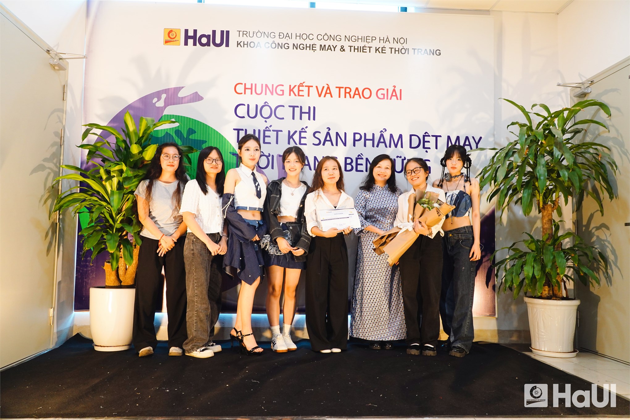 Sáng tạo, trách nhiệm cộng đồng thấm đẫm và rực sáng trong các tác phẩm nghệ thuật tại `Sustainable Fashion Textile and Garment Design`