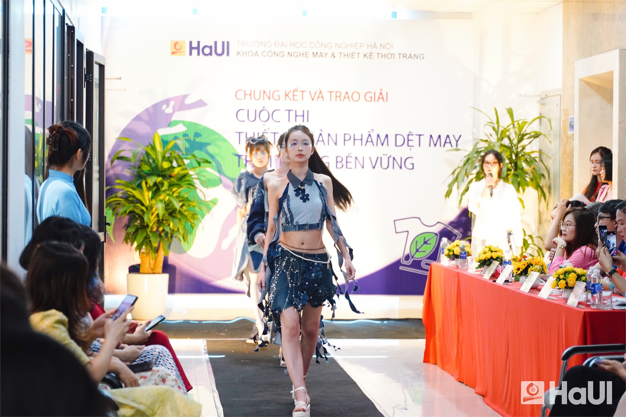 Sáng tạo, trách nhiệm cộng đồng thấm đẫm và rực sáng trong các tác phẩm nghệ thuật tại `Sustainable Fashion Textile and Garment Design`