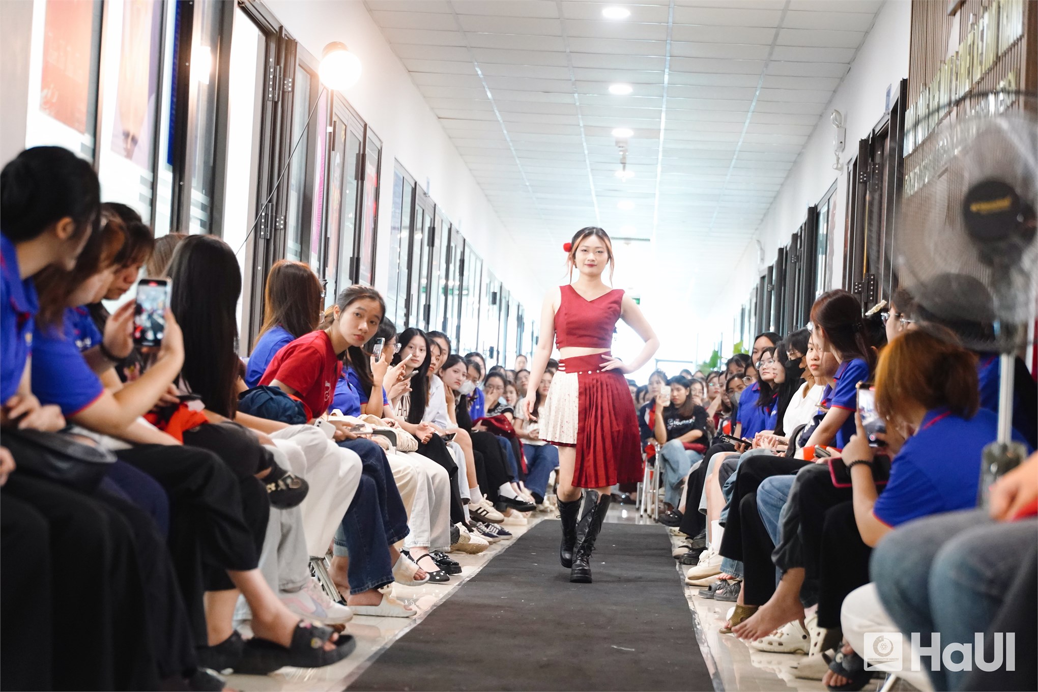 Sáng tạo, trách nhiệm cộng đồng thấm đẫm và rực sáng trong các tác phẩm nghệ thuật tại `Sustainable Fashion Textile and Garment Design`
