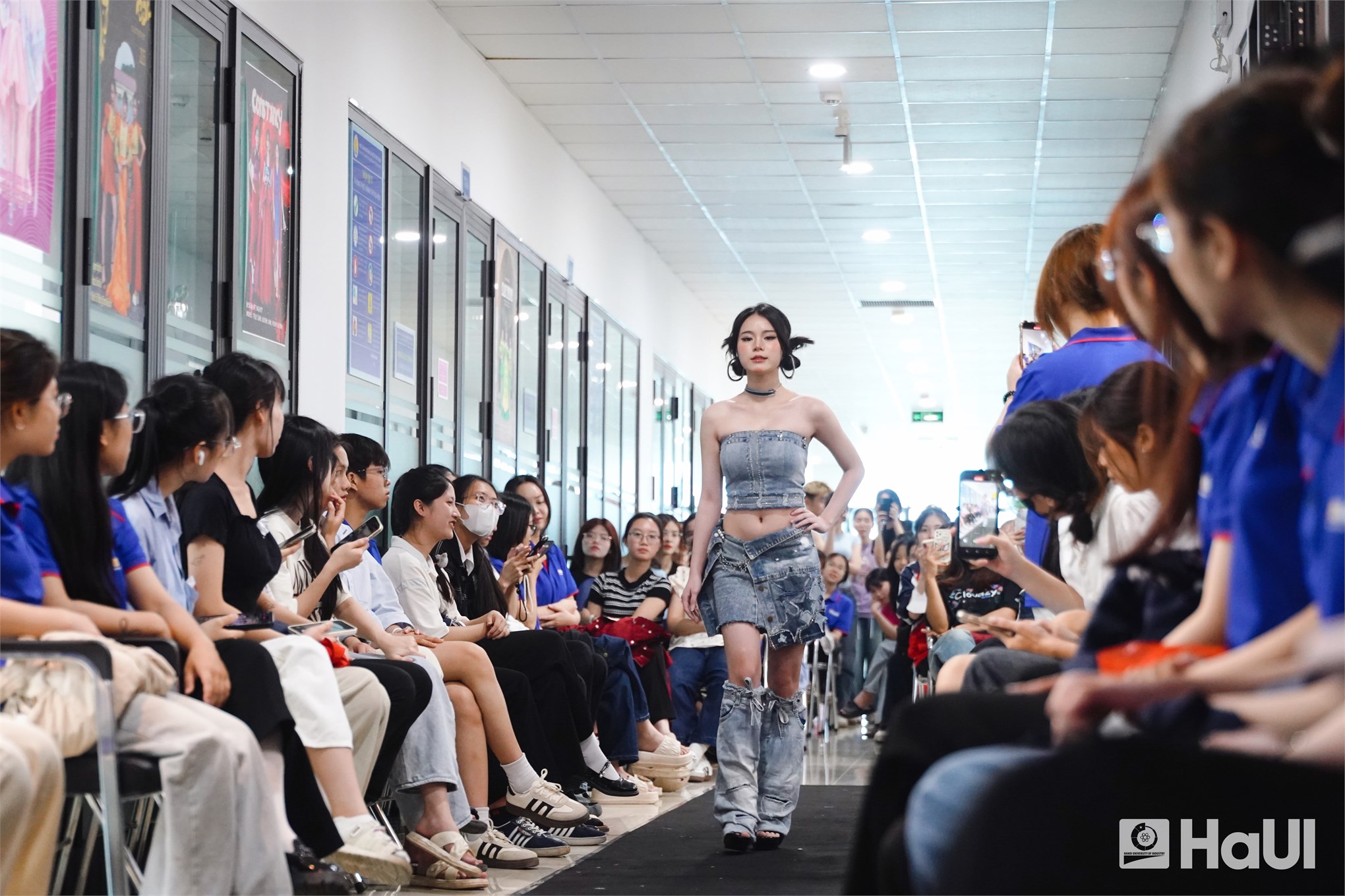 Sáng tạo, trách nhiệm cộng đồng thấm đẫm và rực sáng trong các tác phẩm nghệ thuật tại `Sustainable Fashion Textile and Garment Design`