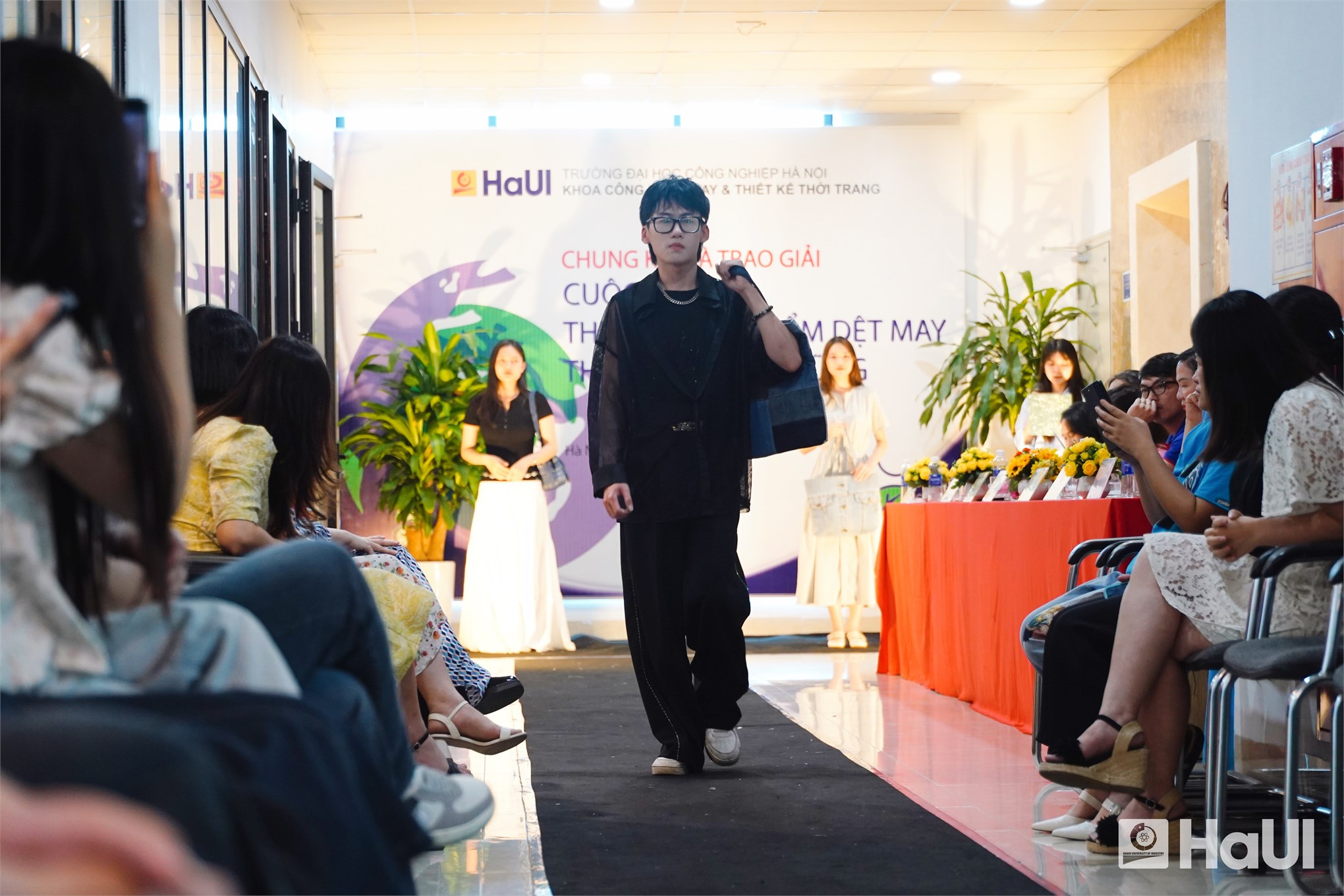 Sáng tạo, trách nhiệm cộng đồng thấm đẫm và rực sáng trong các tác phẩm nghệ thuật tại `Sustainable Fashion Textile and Garment Design`