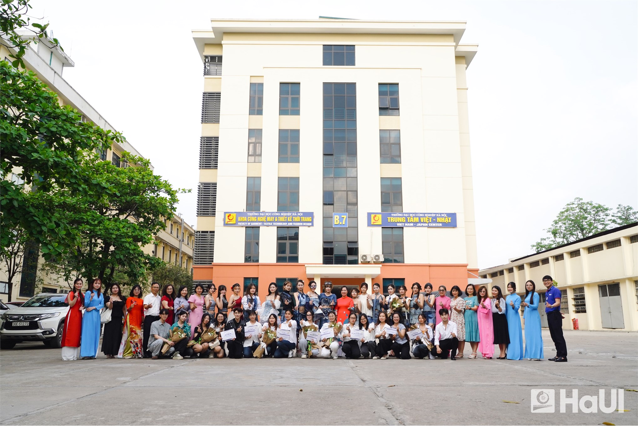 Sáng tạo, trách nhiệm cộng đồng thấm đẫm và rực sáng trong các tác phẩm nghệ thuật tại `Sustainable Fashion Textile and Garment Design`