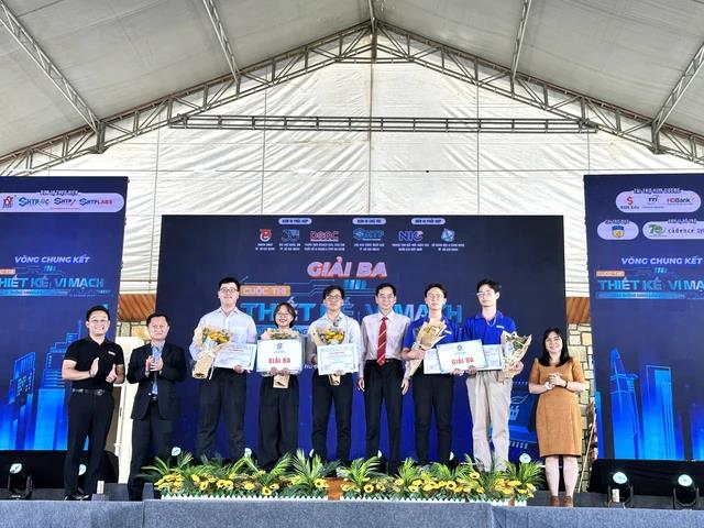 [nld] Trao giải cuộc thi Thiết kế vi mạch cho đô thị thông minh