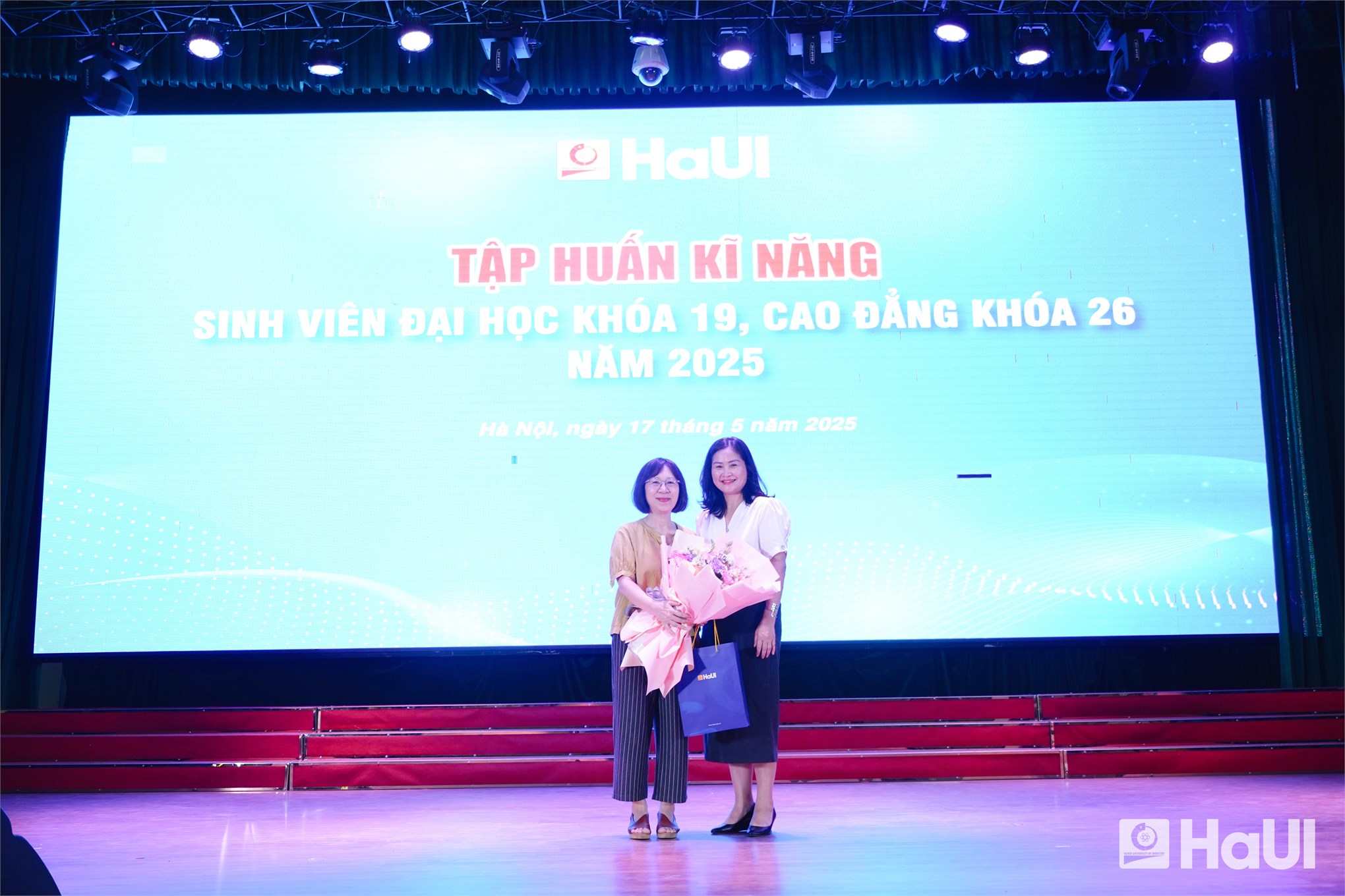 HaUI `tiếp lửa` cho sinh viên, sẵn sàng cho hành trang bước vào kỷ nguyên số