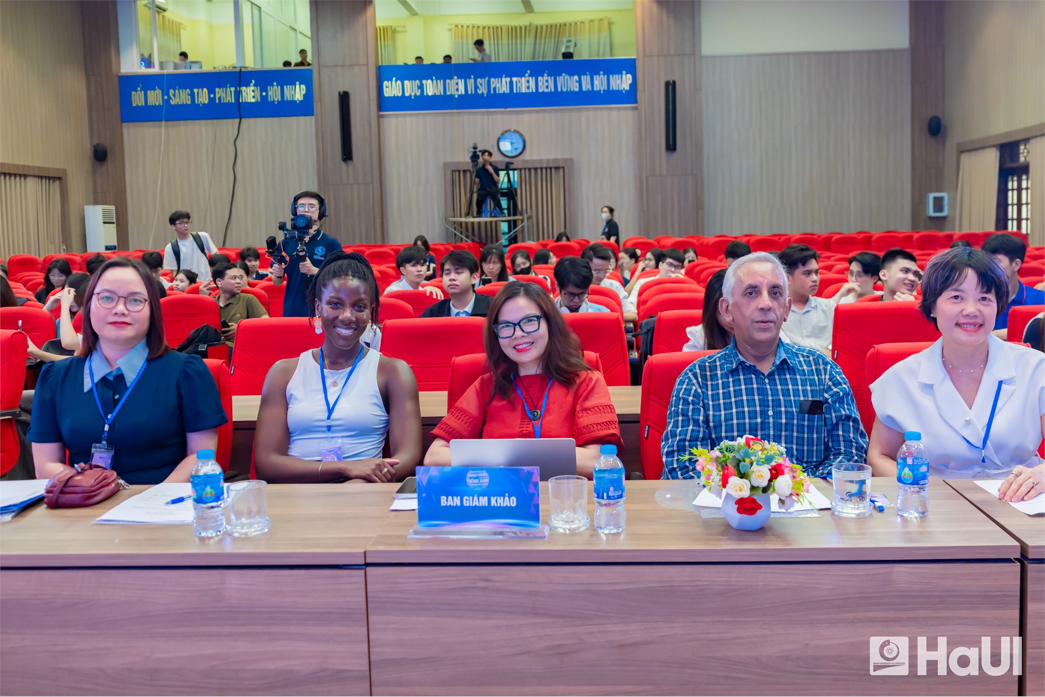 Chung kết `Speak Up 2025`: Sinh viên HaUI tự tin hội nhập trong kỷ nguyên số