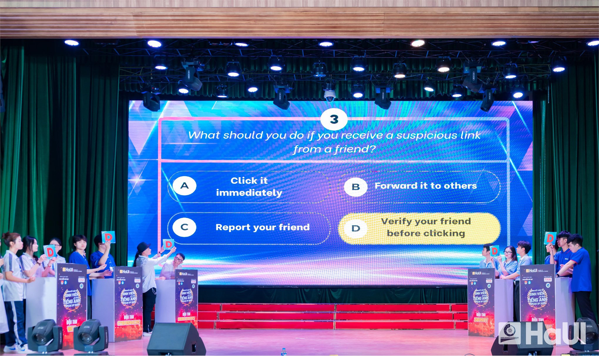 Chung kết `Speak Up 2025`: Sinh viên HaUI tự tin hội nhập trong kỷ nguyên số