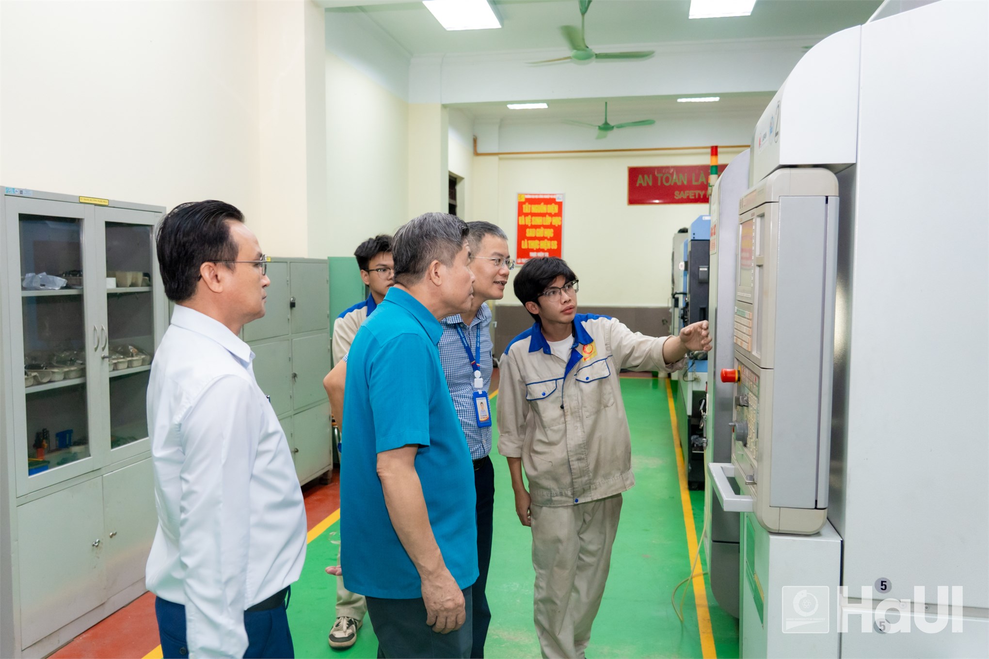Vun đắp tình hữu nghị Việt - Lào thông qua hợp tác giáo dục và đào tạo