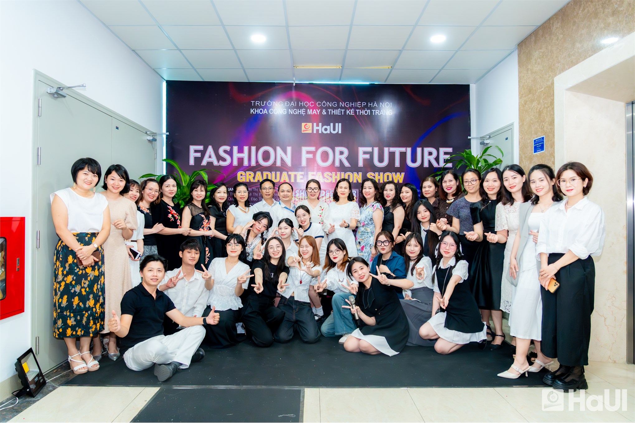 Dấu ấn khoá 16 Khoa Công nghệ May và Thiết kế Thời trang: Khi bản sắc Việt là nguồn cảm hứng bất tận cho thời trang