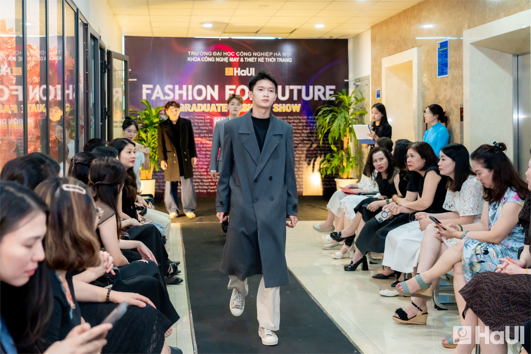 Dấu ấn khoá 16 Khoa Công nghệ May và Thiết kế Thời trang: Khi bản sắc Việt là nguồn cảm hứng bất tận cho thời trang