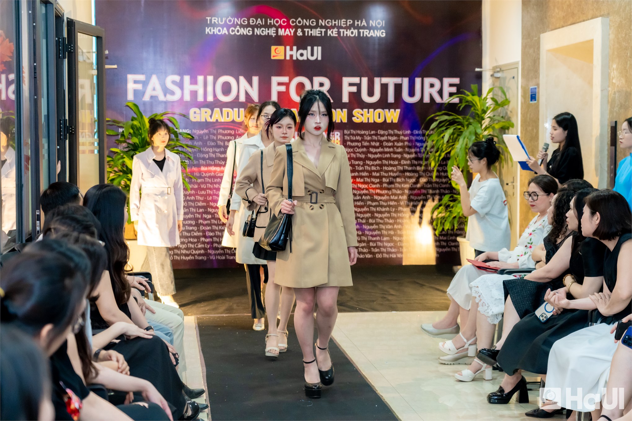 Dấu ấn khoá 16 Khoa Công nghệ May và Thiết kế Thời trang: Khi bản sắc Việt là nguồn cảm hứng bất tận cho thời trang