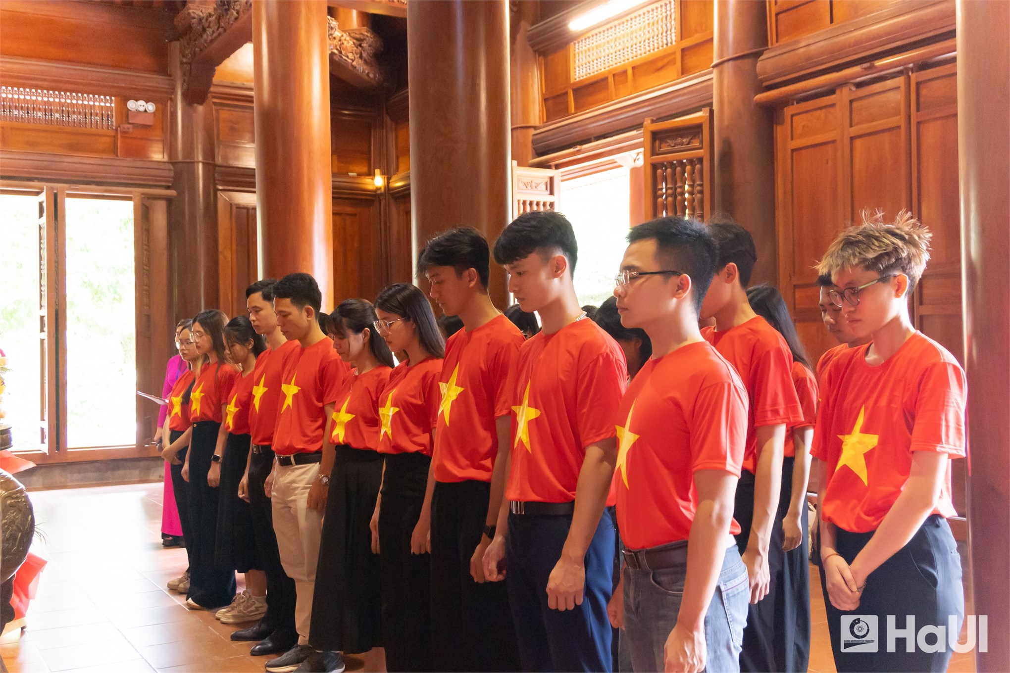 Bồi đắp lý tưởng qua những `địa chỉ đỏ`: Sinh viên HaUI khắc ghi lời dạy của Bác