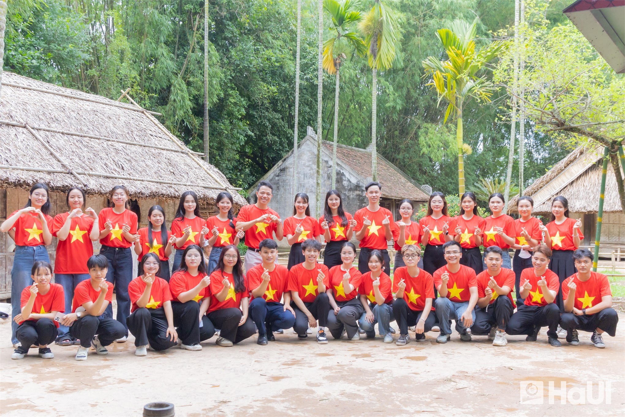 Bồi đắp lý tưởng qua những `địa chỉ đỏ`: Sinh viên HaUI khắc ghi lời dạy của Bác