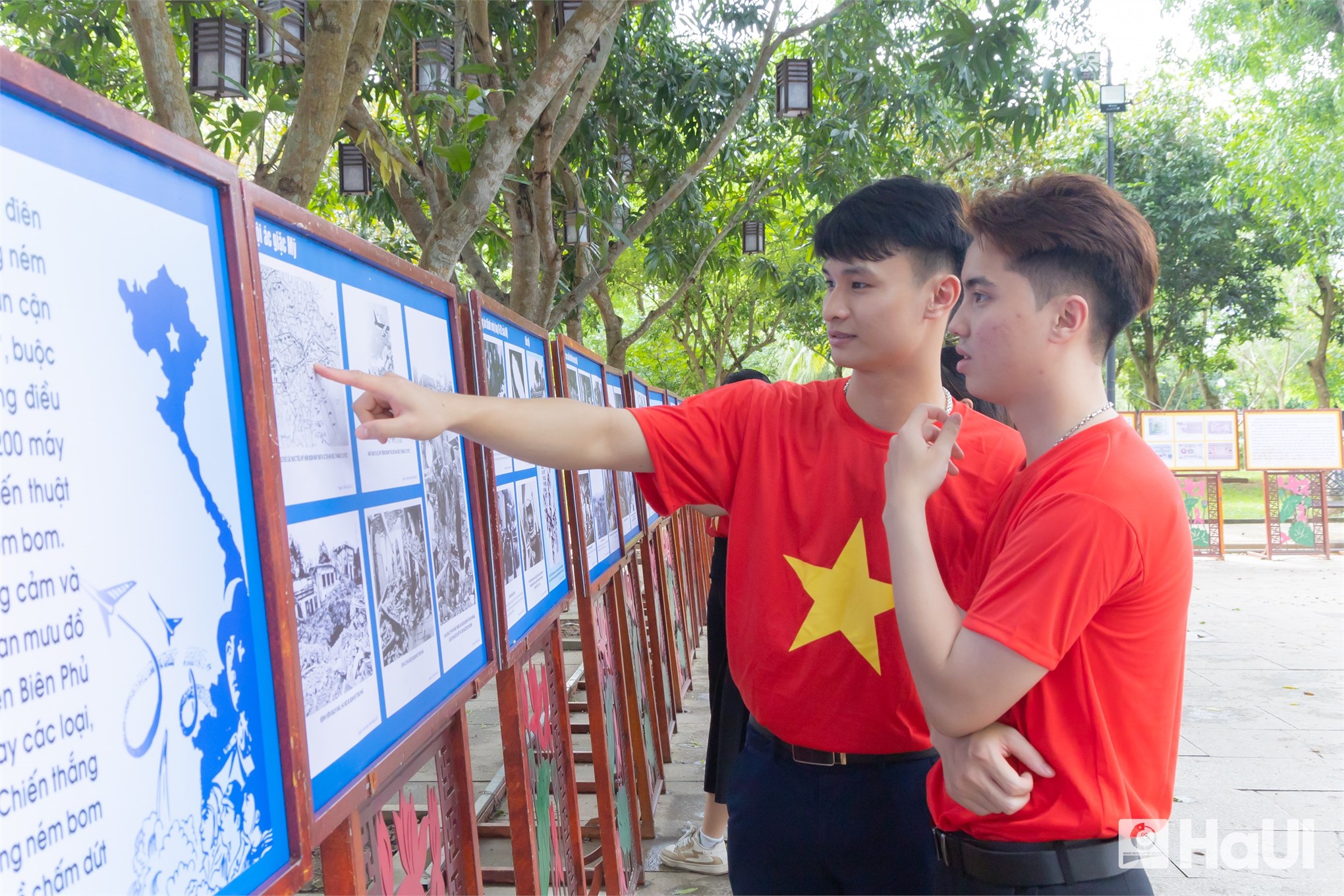 Bồi đắp lý tưởng qua những `địa chỉ đỏ`: Sinh viên HaUI khắc ghi lời dạy của Bác