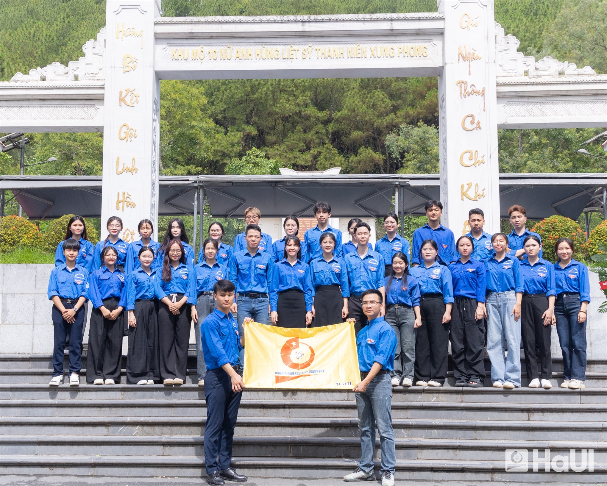 Bồi đắp lý tưởng qua những `địa chỉ đỏ`: Sinh viên HaUI khắc ghi lời dạy của Bác