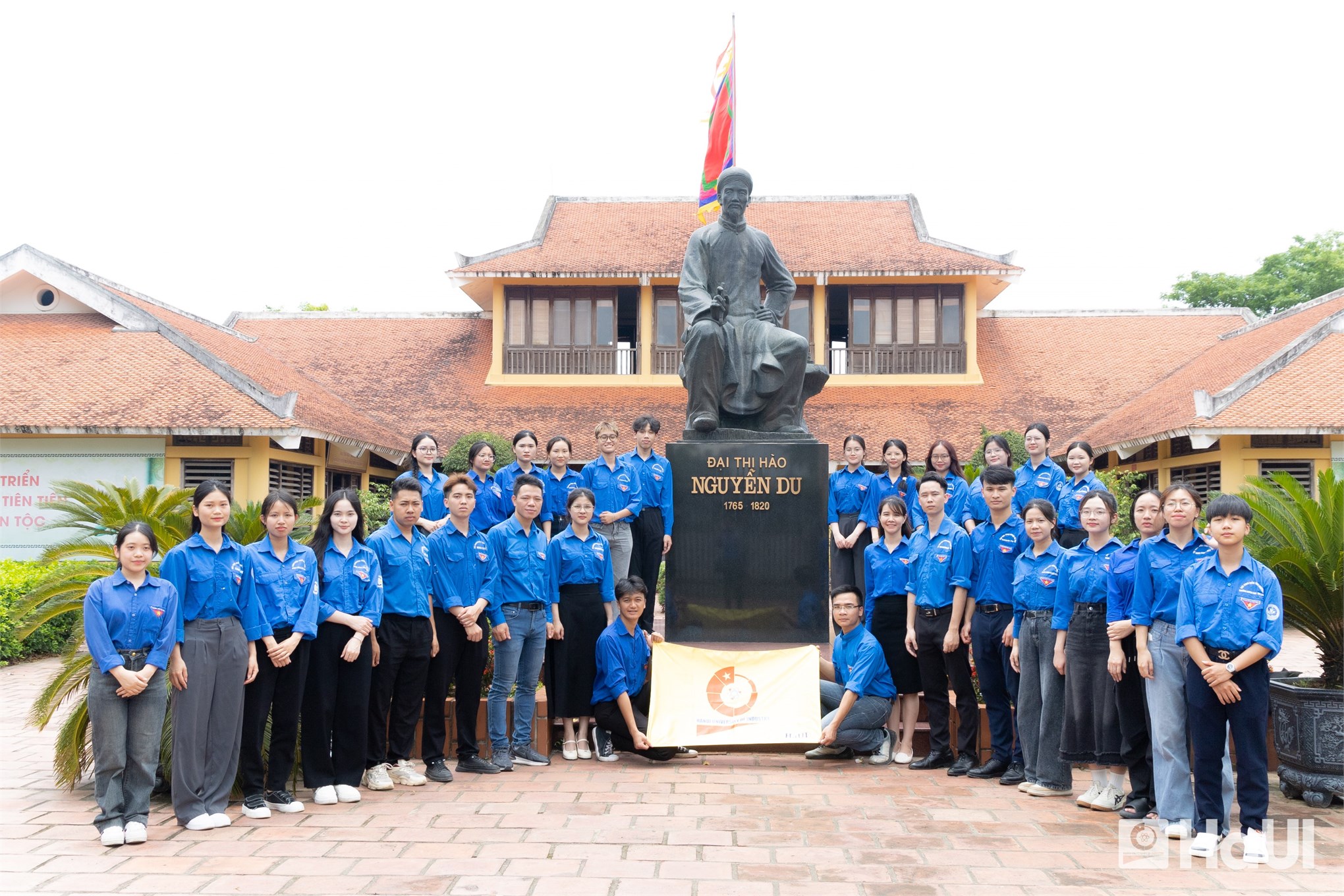Bồi đắp lý tưởng qua những `địa chỉ đỏ`: Sinh viên HaUI khắc ghi lời dạy của Bác