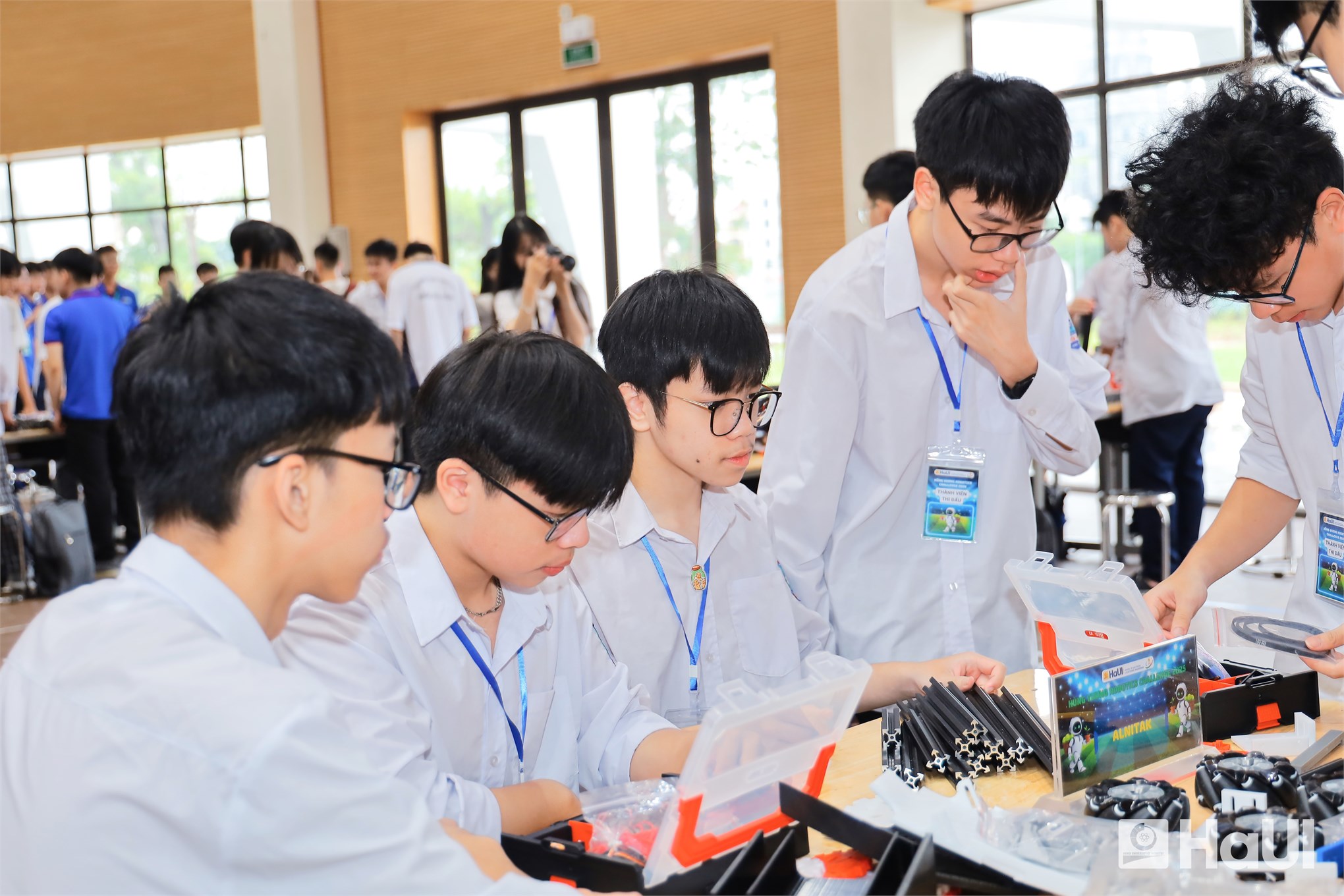`Hùng Vương Robotics Challenge 2025`: Lan tỏa thông điệp `Gieo mầm xanh` vì tương lai bền vững