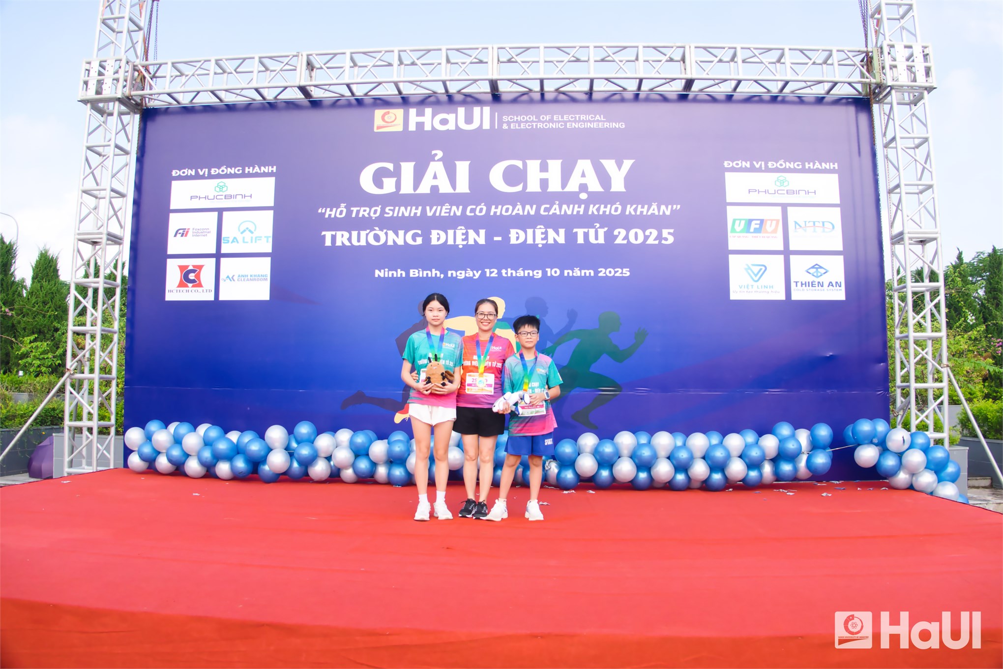 Giải chạy `Hỗ trợ sinh viên có hoàn cảnh khó khăn` năm 2025 ghi dấu ấn nhân văn sâu đậm