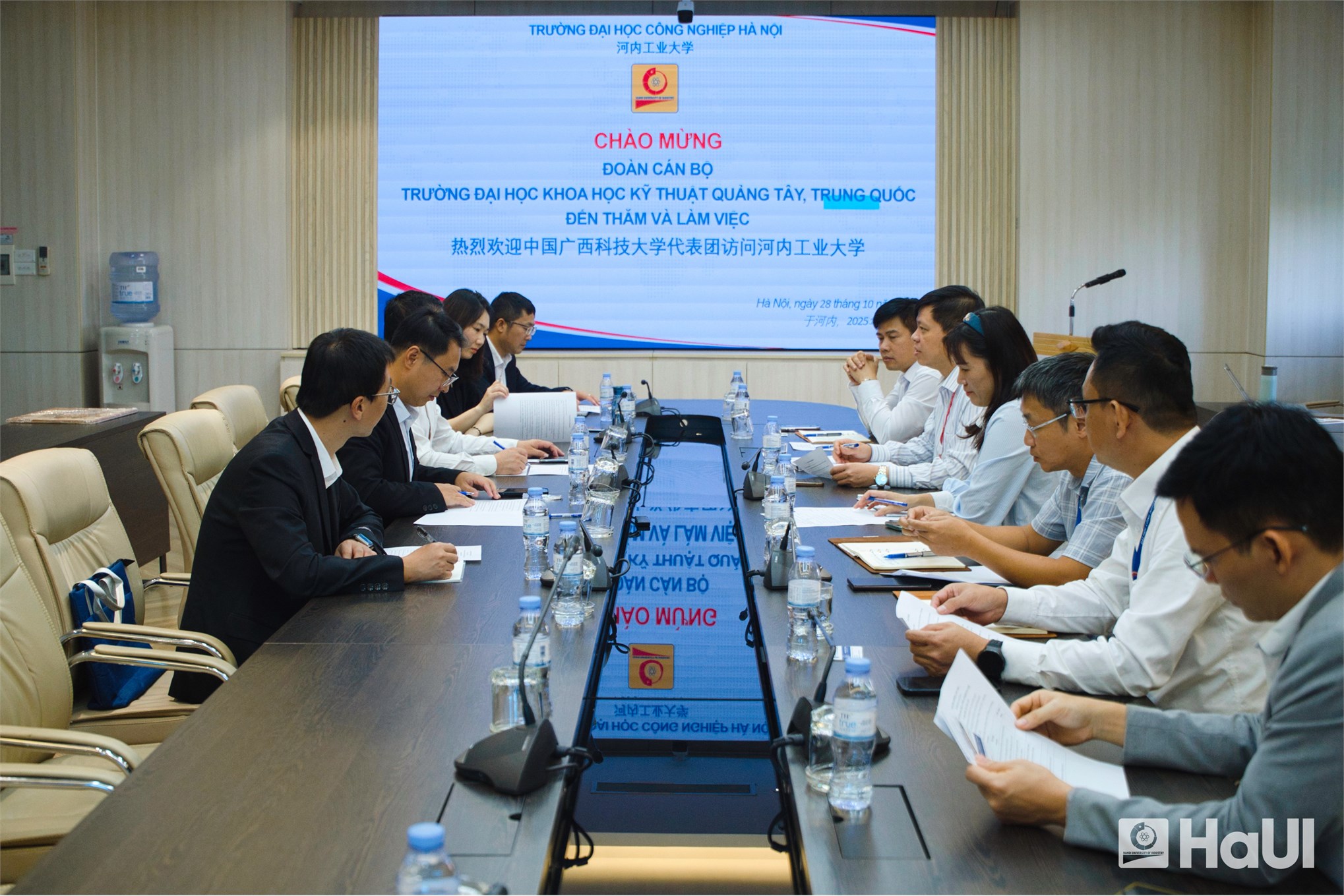 HaUI đẩy mạnh hợp tác quốc tế về đào tạo công nghệ ô tô năng lượng mới