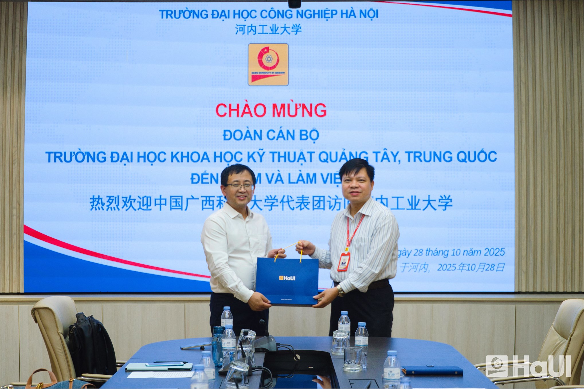 HaUI đẩy mạnh hợp tác quốc tế về đào tạo công nghệ ô tô năng lượng mới