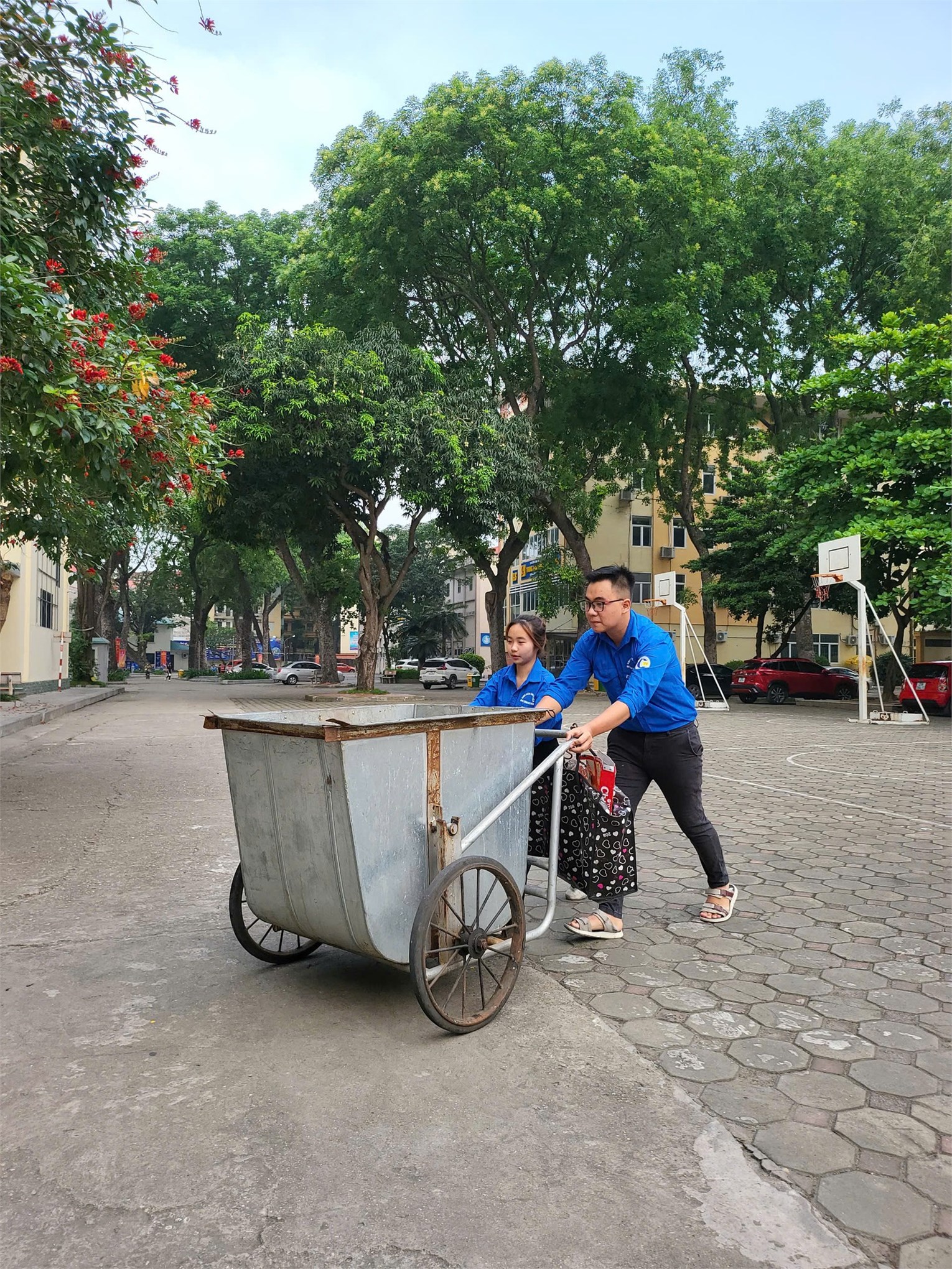 Hưởng ứng ngày môi trường thế giới năm 2025: Đại học Công nghiệp Hà Nội với nỗ lực giảm thiểu tác hại ô nhiễm rác thải nhựa (Beat Plastic Pollution)