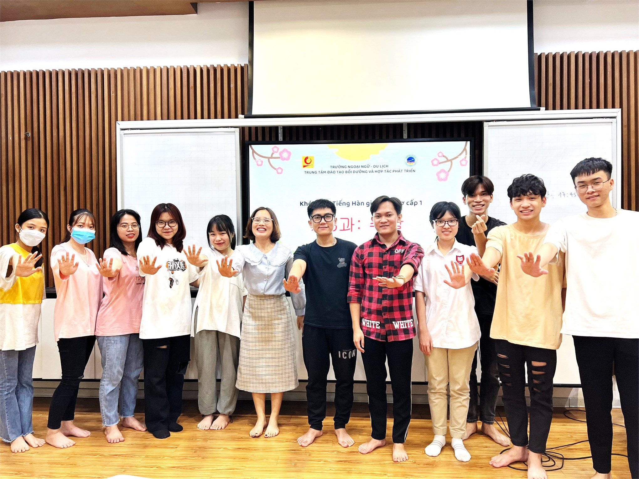 Thông báo tuyển sinh các khóa học ngoại ngữ & nghiệp vụ du lịch tháng 10/2022